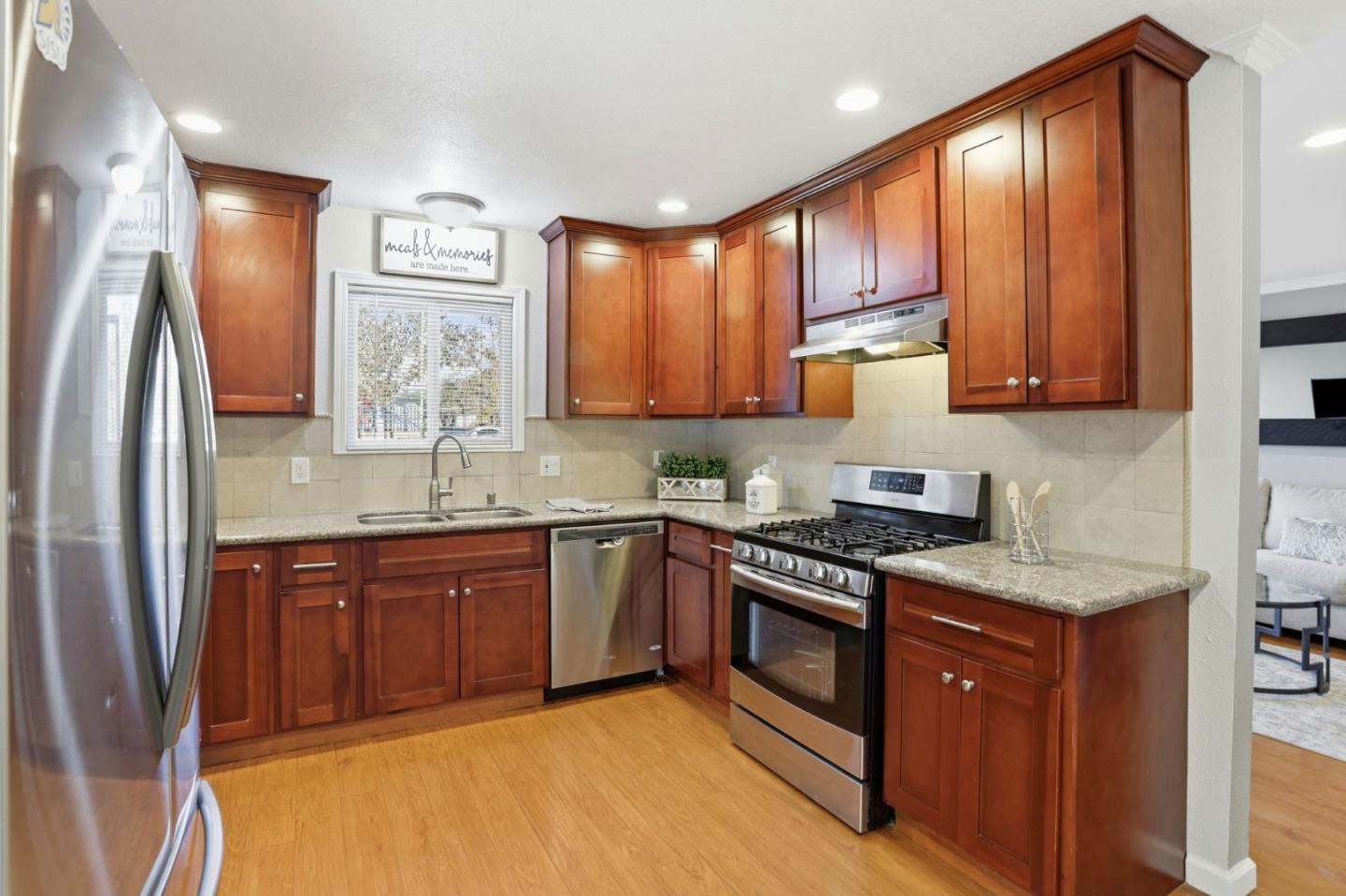 Detail Gallery Image 13 of 32 For 3458 Rocky Mountain Dr, San Jose,  CA 95127 - 3 Beds | 2 Baths