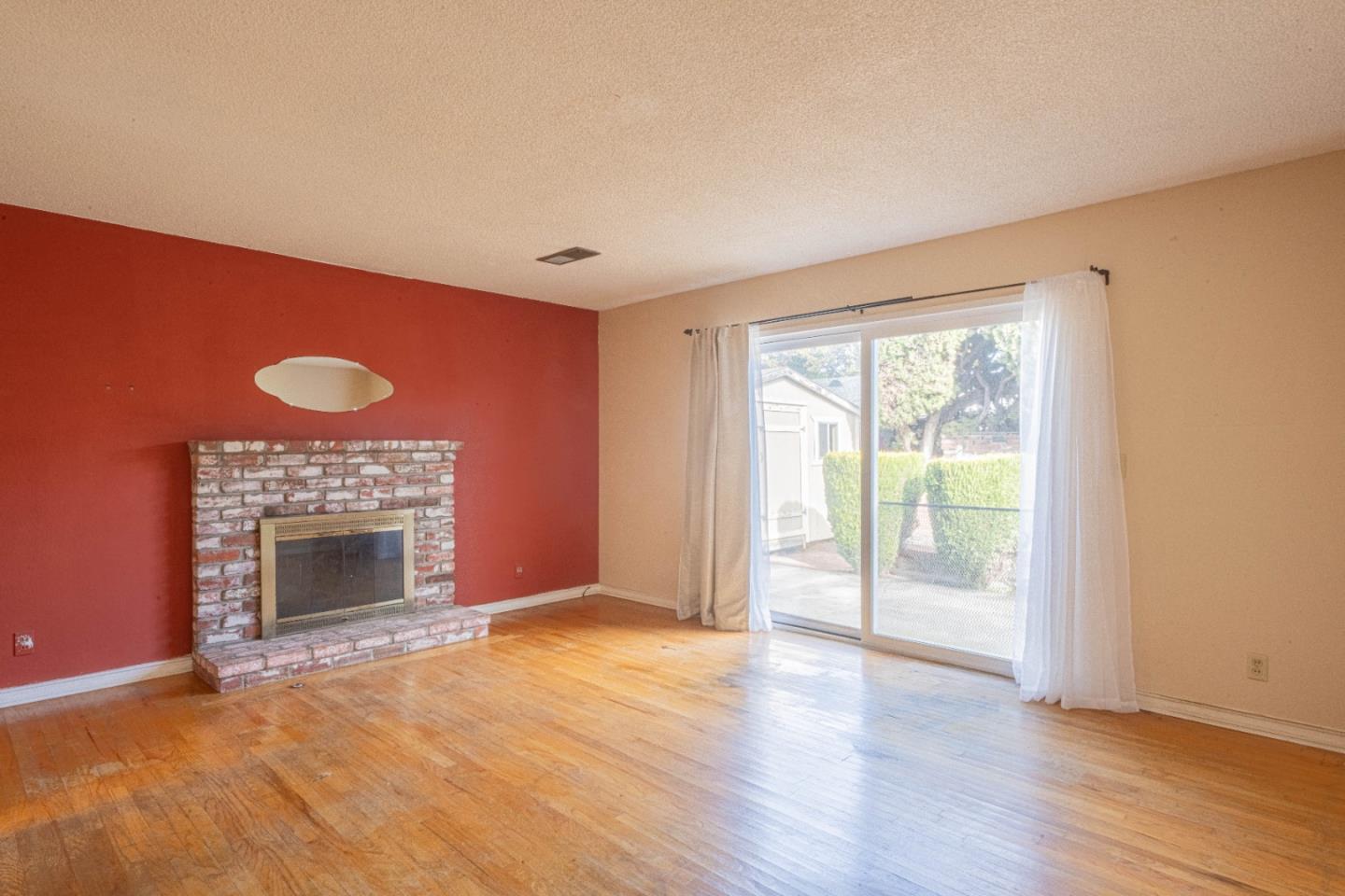 Detail Gallery Image 5 of 33 For 826 Central Ave, Salinas,  CA 93901 - 3 Beds | 2 Baths