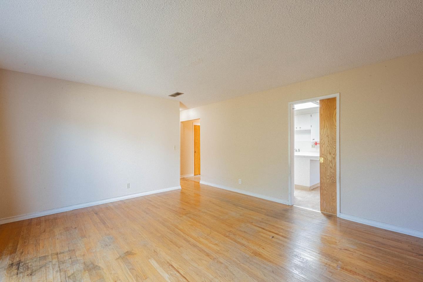 Detail Gallery Image 6 of 33 For 826 Central Ave, Salinas,  CA 93901 - 3 Beds | 2 Baths