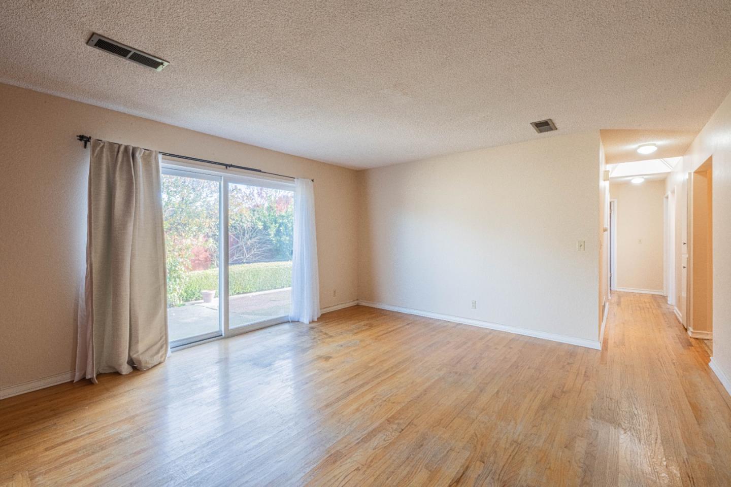 Detail Gallery Image 7 of 33 For 826 Central Ave, Salinas,  CA 93901 - 3 Beds | 2 Baths