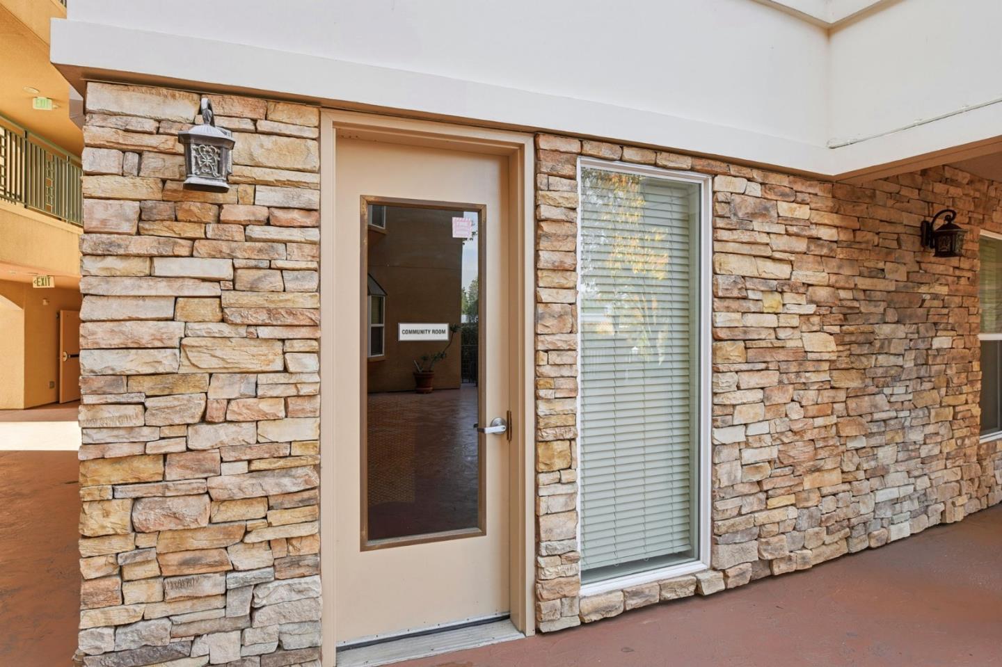 Detail Gallery Image 10 of 12 For 1445 Fruitdale Ave #101,  San Jose,  CA 95128 - 1 Beds | 1 Baths