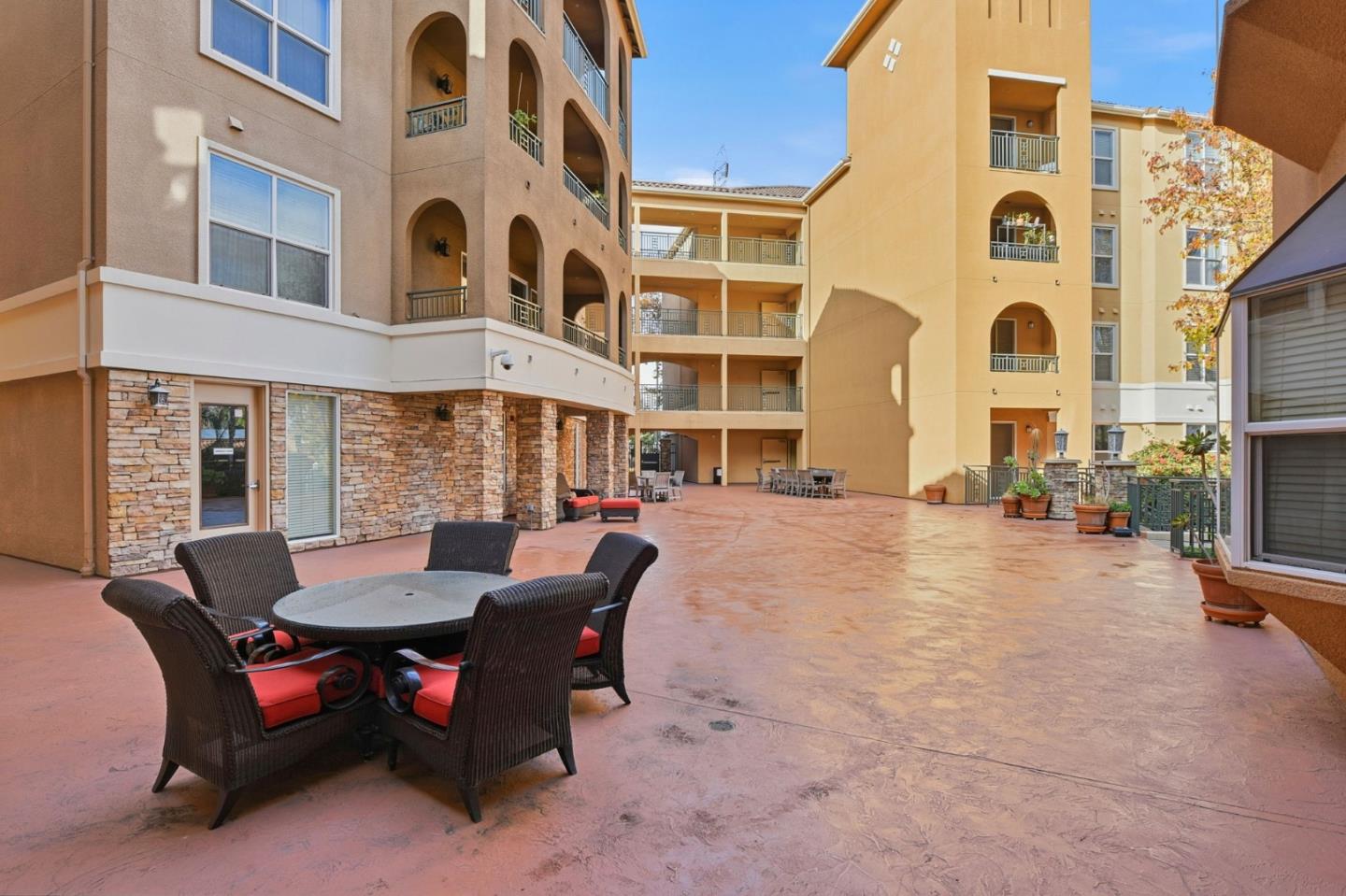 Detail Gallery Image 11 of 12 For 1445 Fruitdale Ave #101,  San Jose,  CA 95128 - 1 Beds | 1 Baths