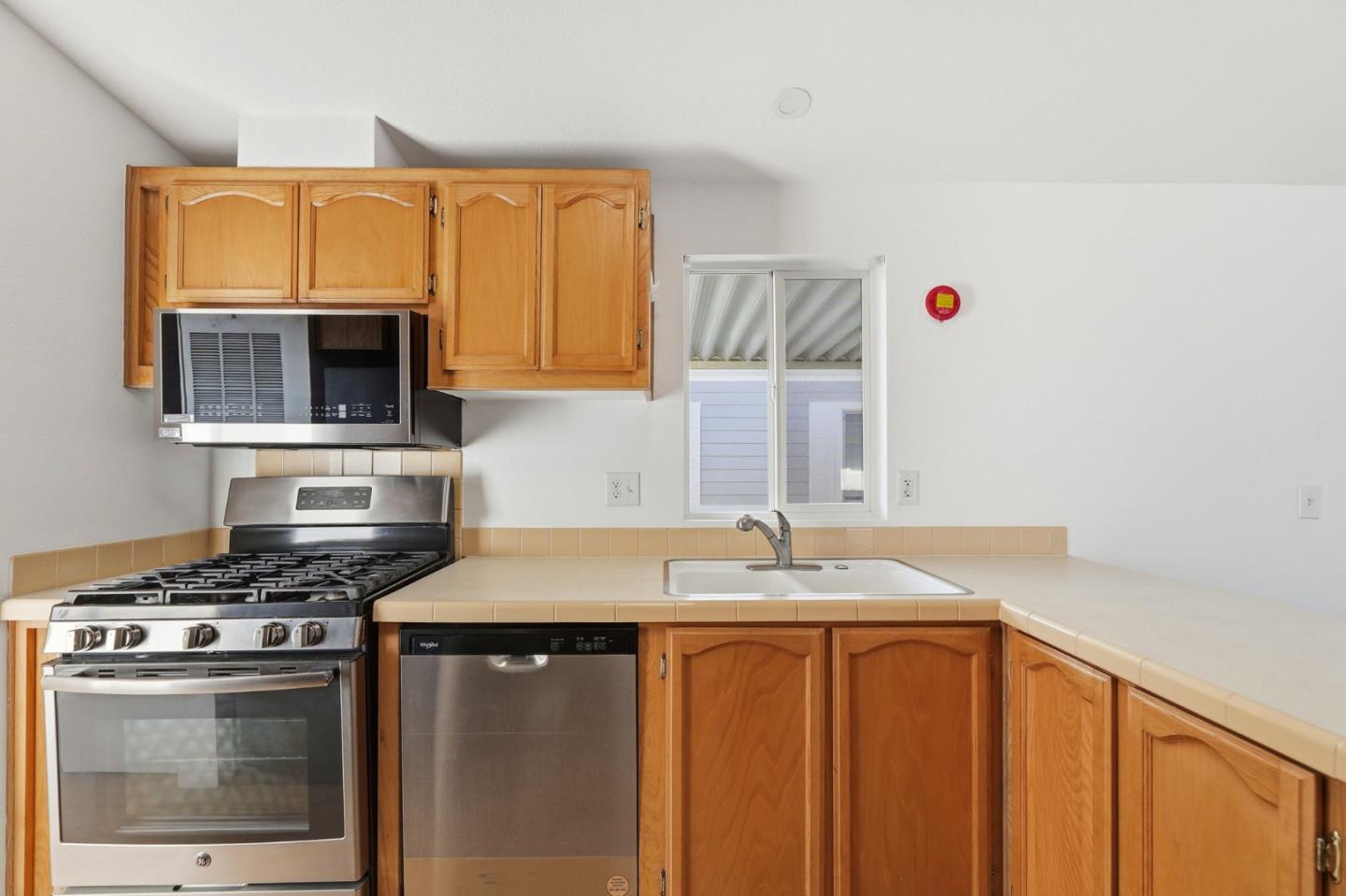 Detail Gallery Image 13 of 33 For 1358 Old Oakland Rd #120,  San Jose,  CA 95112 - 3 Beds | 2 Baths