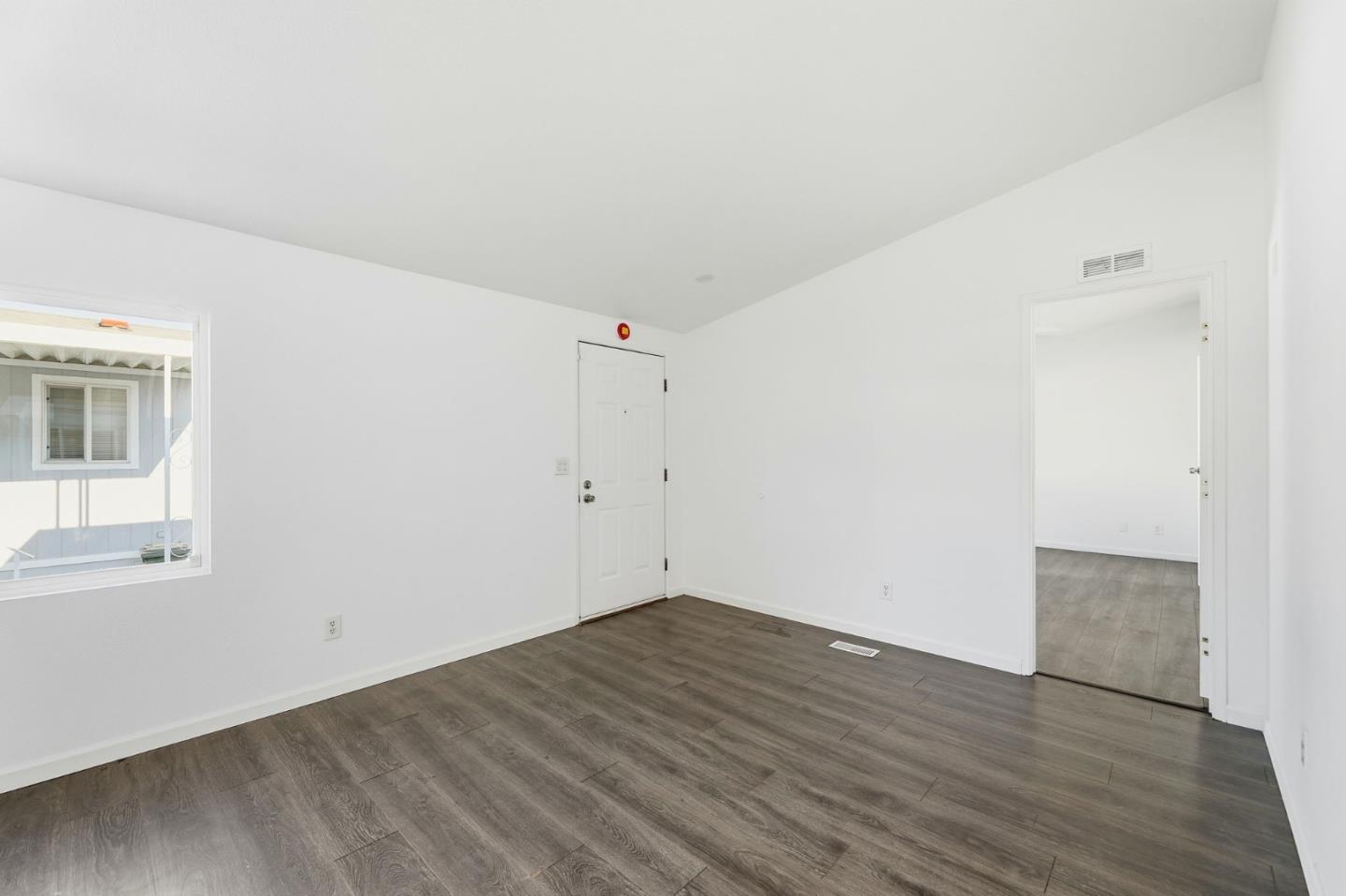 Detail Gallery Image 6 of 33 For 1358 Old Oakland Rd #120,  San Jose,  CA 95112 - 3 Beds | 2 Baths