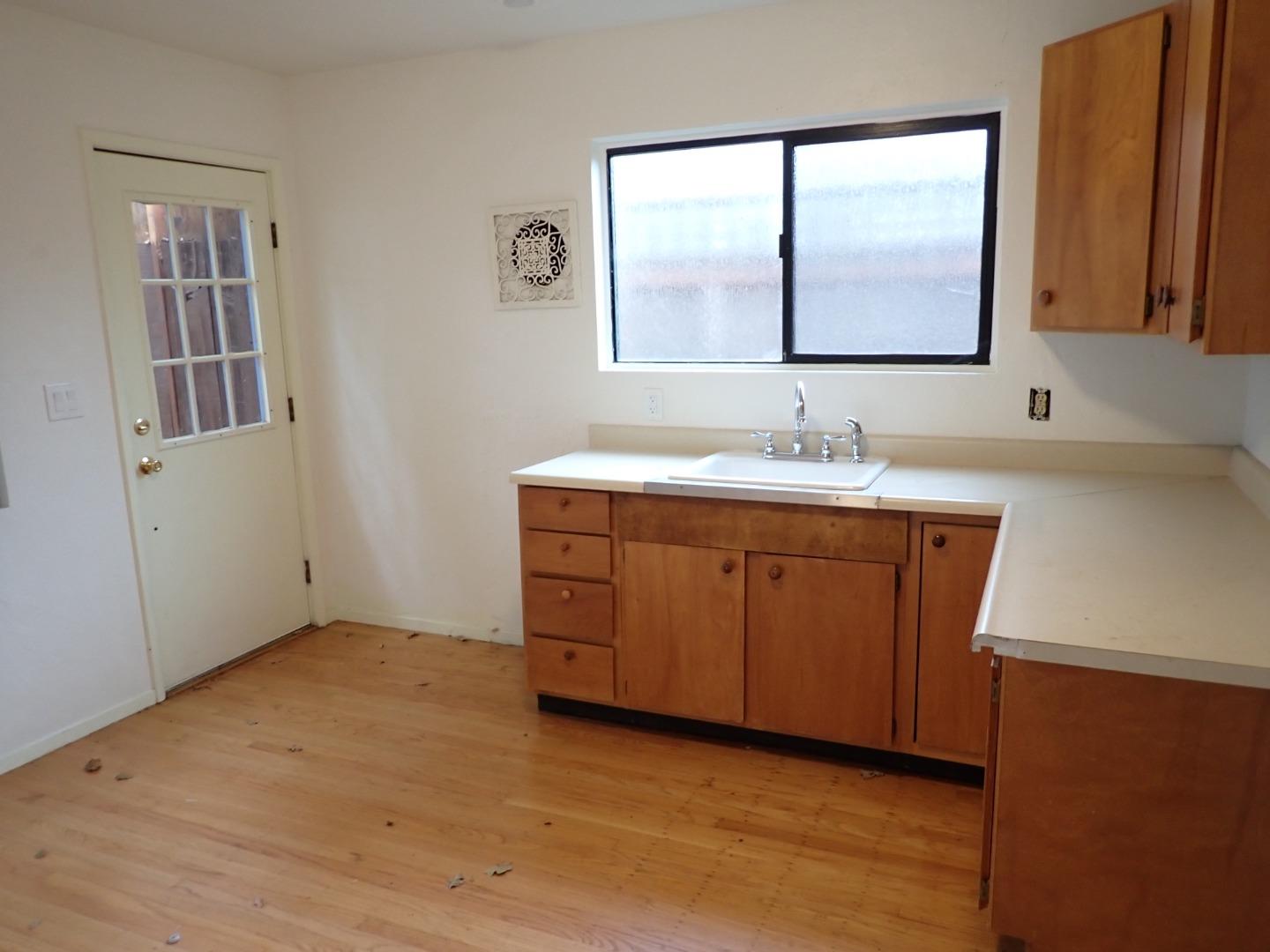 Detail Gallery Image 9 of 21 For 18039 Riverside Dr, Sonoma,  CA 95476 - 3 Beds | 2 Baths