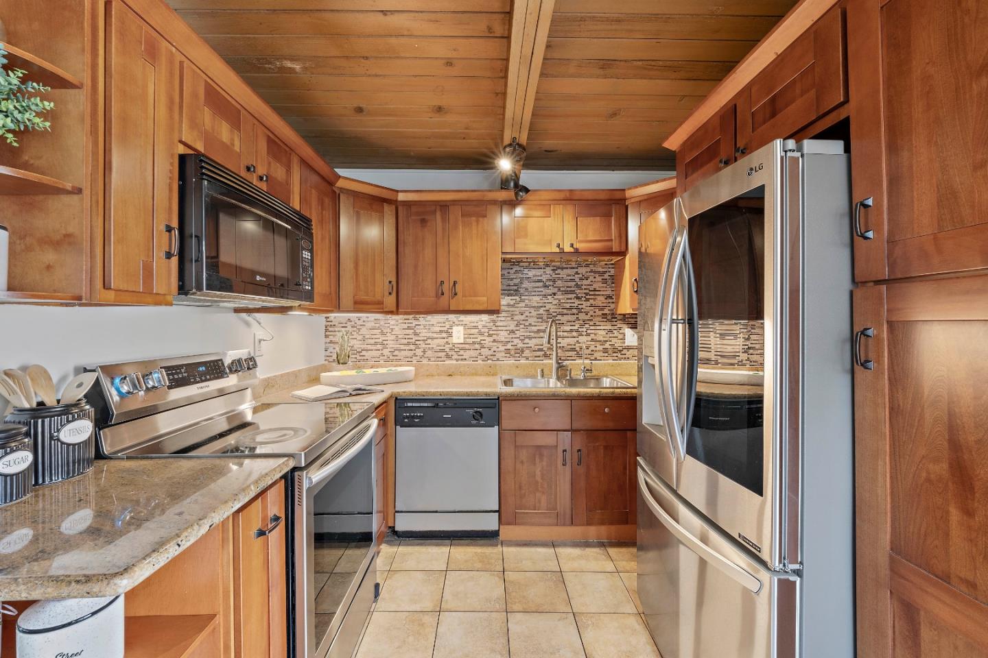 Detail Gallery Image 11 of 47 For 329 Carnegie Dr, Milpitas,  CA 95035 - 4 Beds | 2 Baths