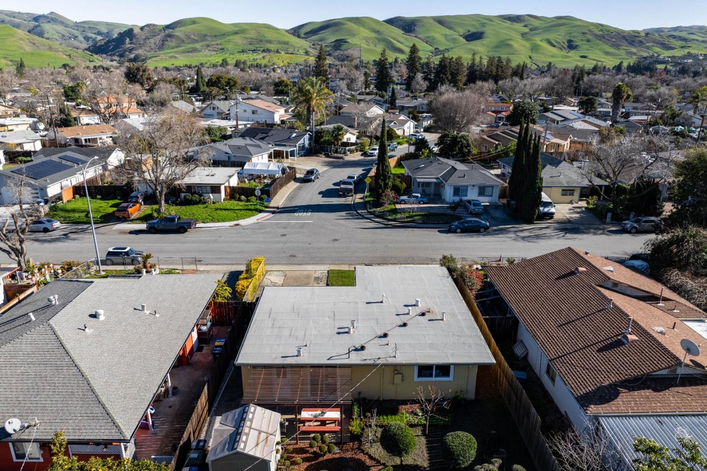 Detail Gallery Image 43 of 47 For 329 Carnegie Dr, Milpitas,  CA 95035 - 4 Beds | 2 Baths