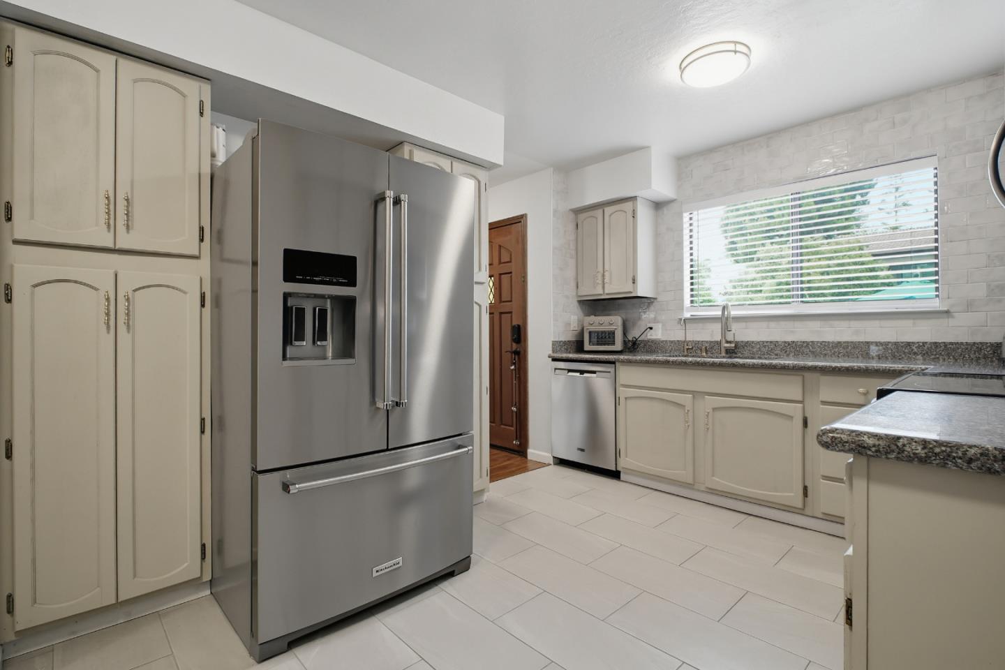 Detail Gallery Image 5 of 40 For 1321 Fruitdale Ave, San Jose,  CA 95126 - 3 Beds | 2/1 Baths