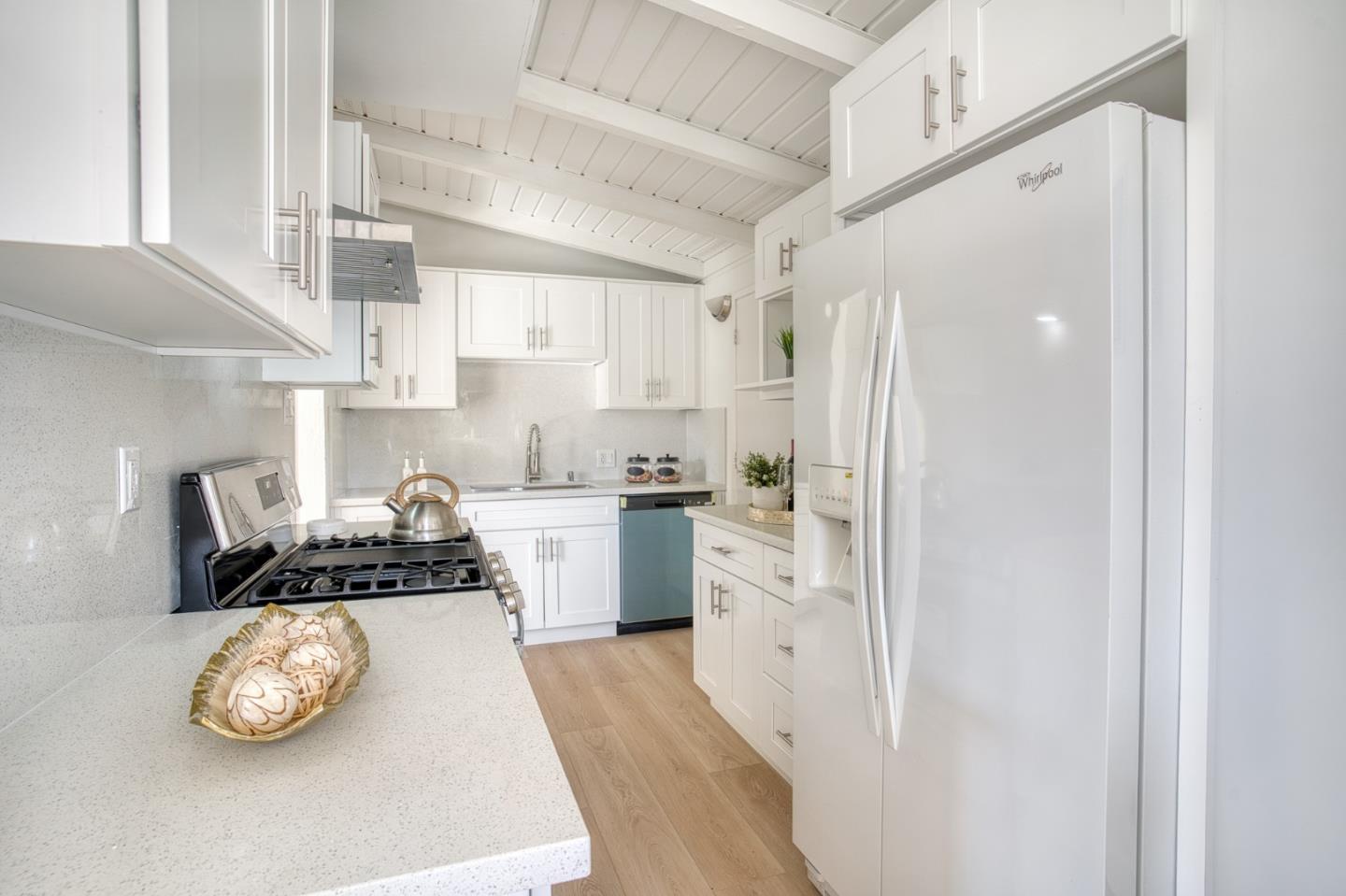 Detail Gallery Image 11 of 27 For 128 Grace Ave, East Palo Alto,  CA 94303 - 3 Beds | 1/1 Baths