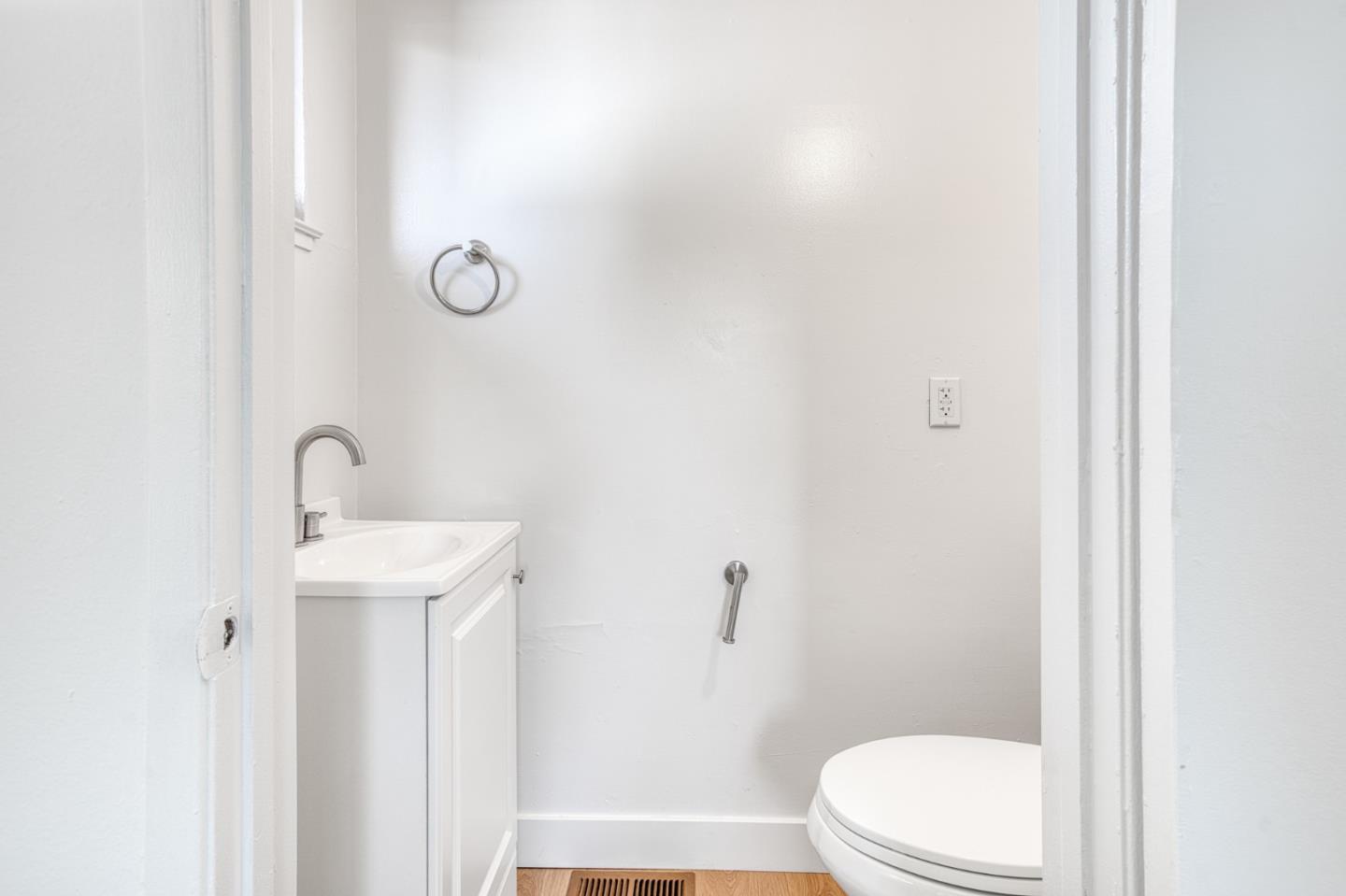 Detail Gallery Image 15 of 27 For 128 Grace Ave, East Palo Alto,  CA 94303 - 3 Beds | 1/1 Baths