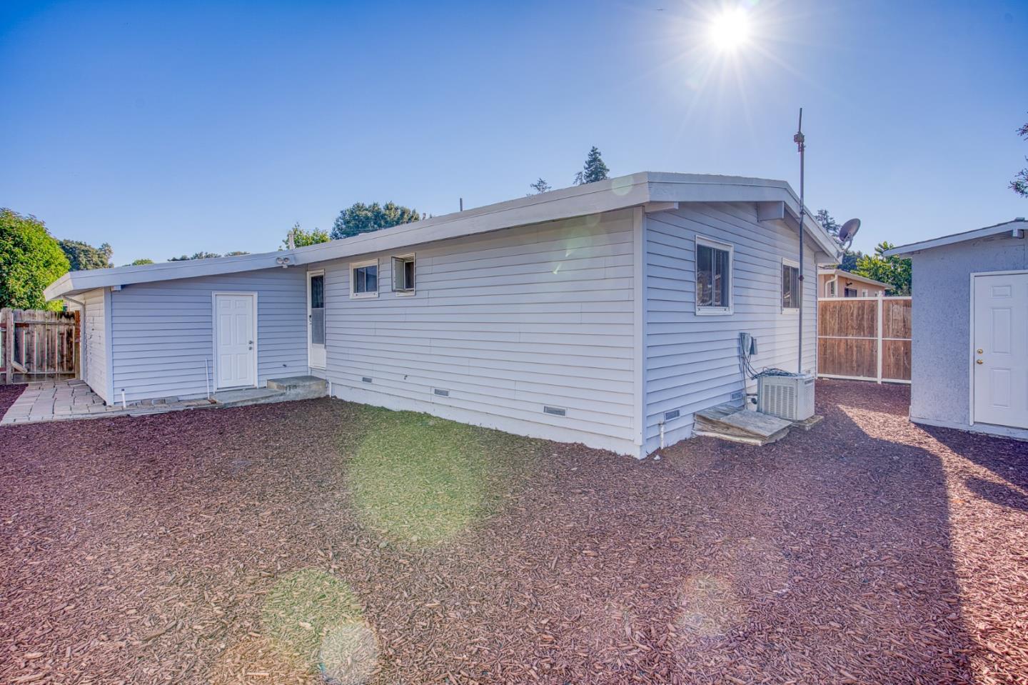 Detail Gallery Image 24 of 27 For 128 Grace Ave, East Palo Alto,  CA 94303 - 3 Beds | 1/1 Baths