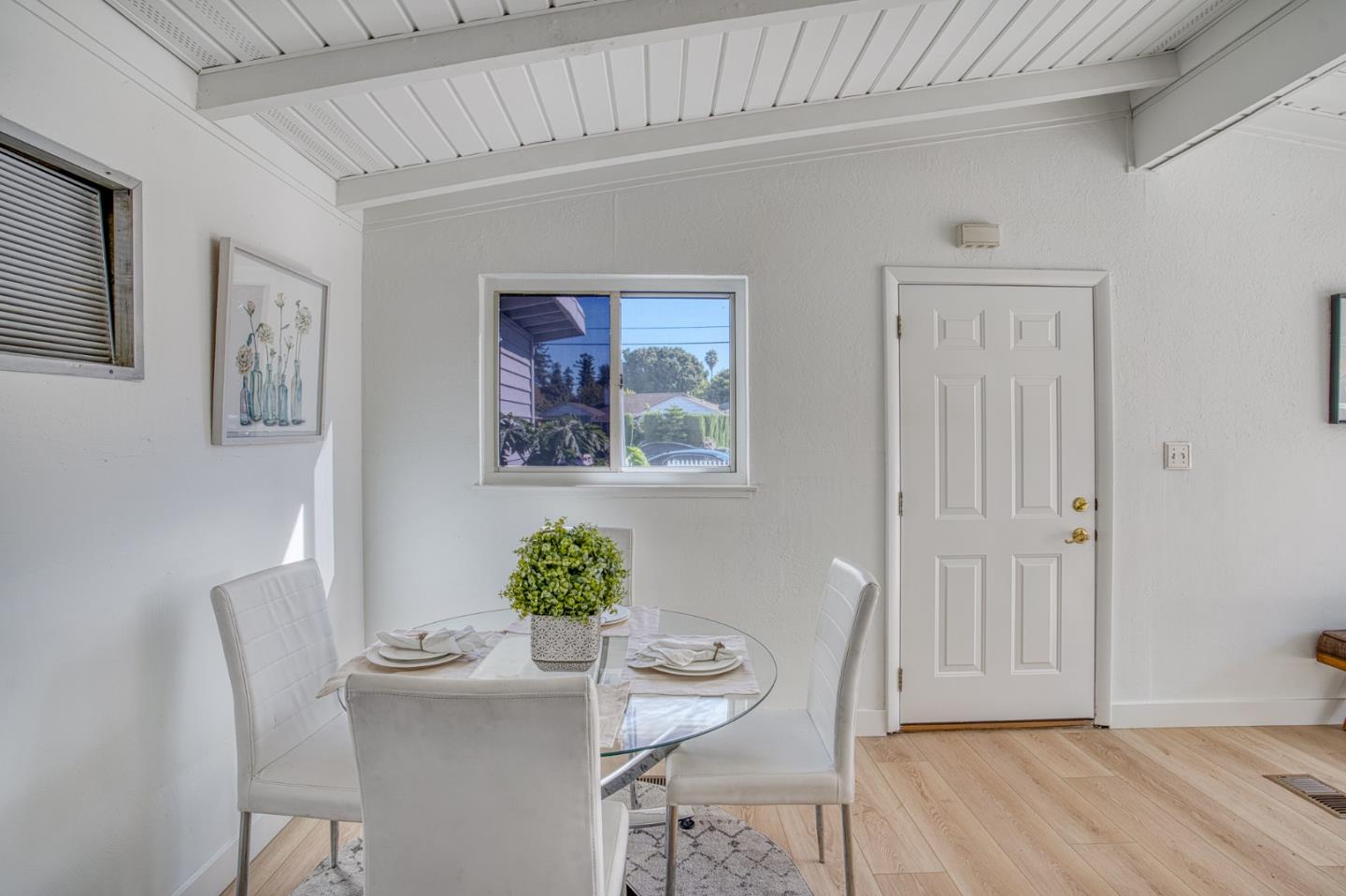 Detail Gallery Image 8 of 27 For 128 Grace Ave, East Palo Alto,  CA 94303 - 3 Beds | 1/1 Baths