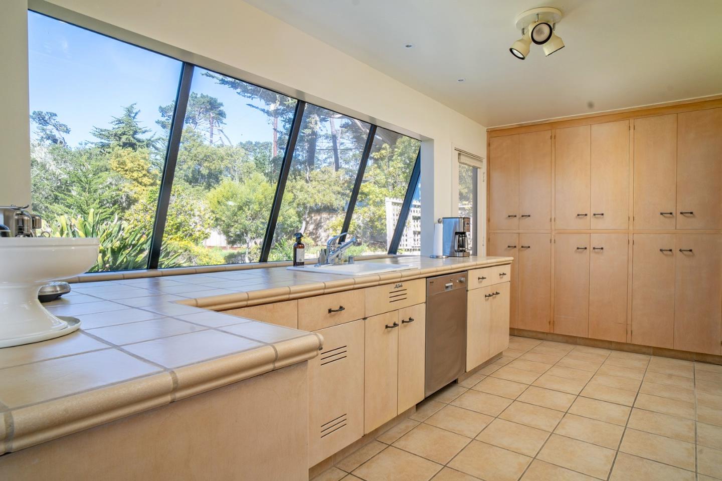 Detail Gallery Image 8 of 28 For 1278 Padre Ln, Pebble Beach,  CA 93953 - 3 Beds | 4 Baths