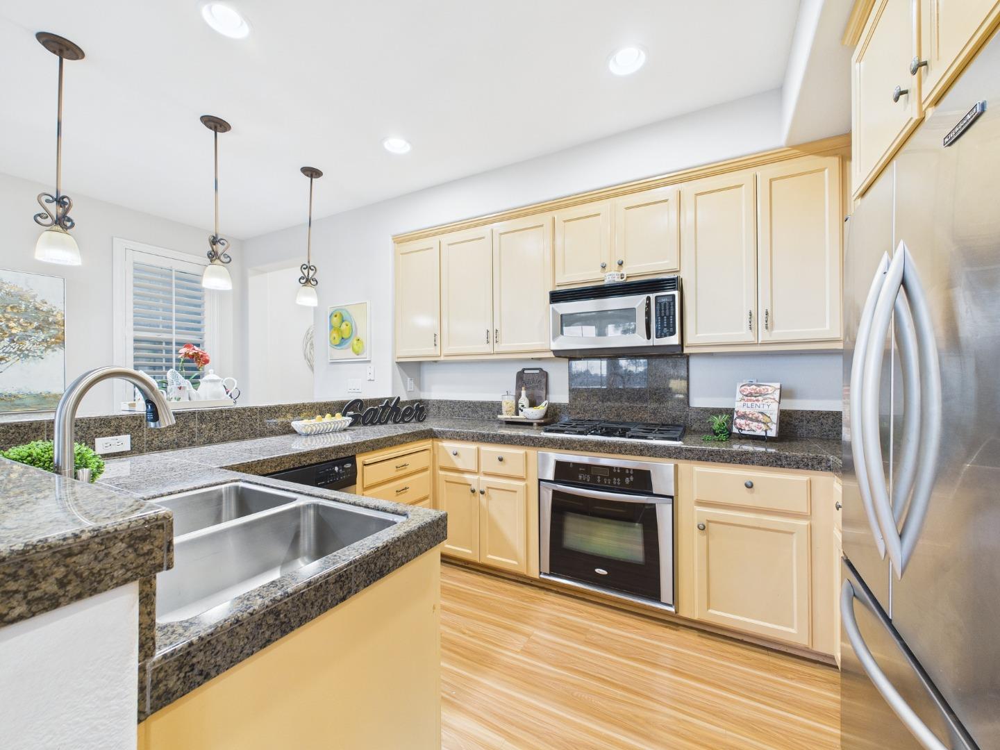 Detail Gallery Image 6 of 18 For 294 Meadow Pine Pl, San Jose,  CA 95125 - 4 Beds | 3 Baths