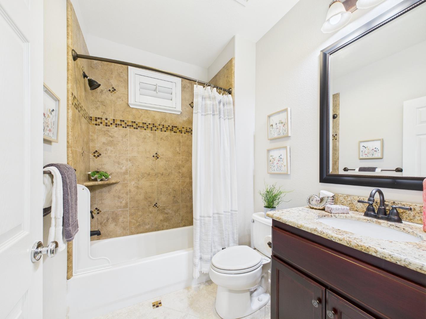 Detail Gallery Image 9 of 18 For 294 Meadow Pine Pl, San Jose,  CA 95125 - 4 Beds | 3 Baths