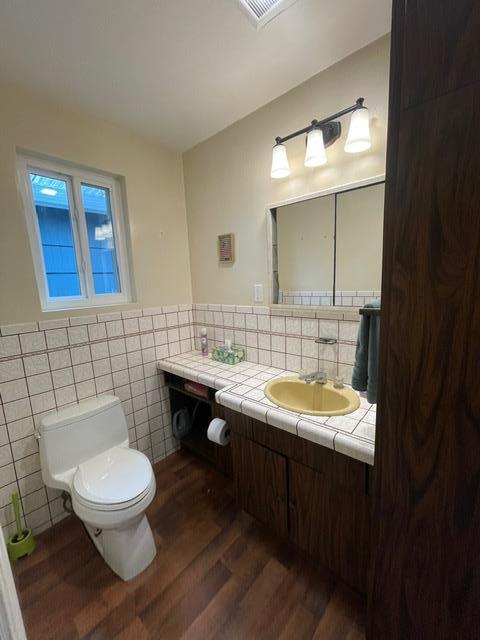 Detail Gallery Image 11 of 18 For 1379 Vista Grande, Millbrae,  CA 94030 - 3 Beds | 1/1 Baths