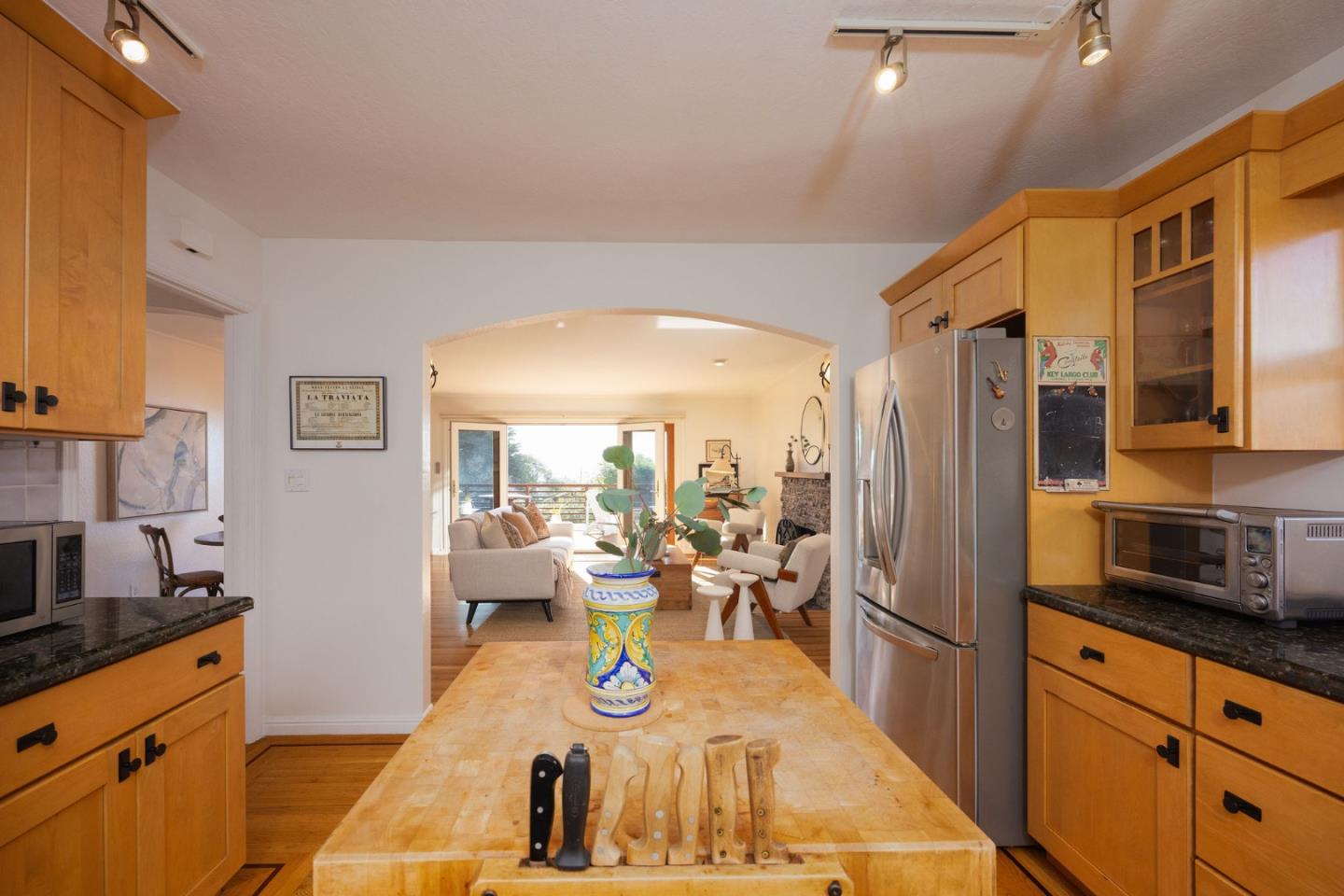 Detail Gallery Image 10 of 24 For 381 11th St, Montara,  CA 94037 - 2 Beds | 1 Baths