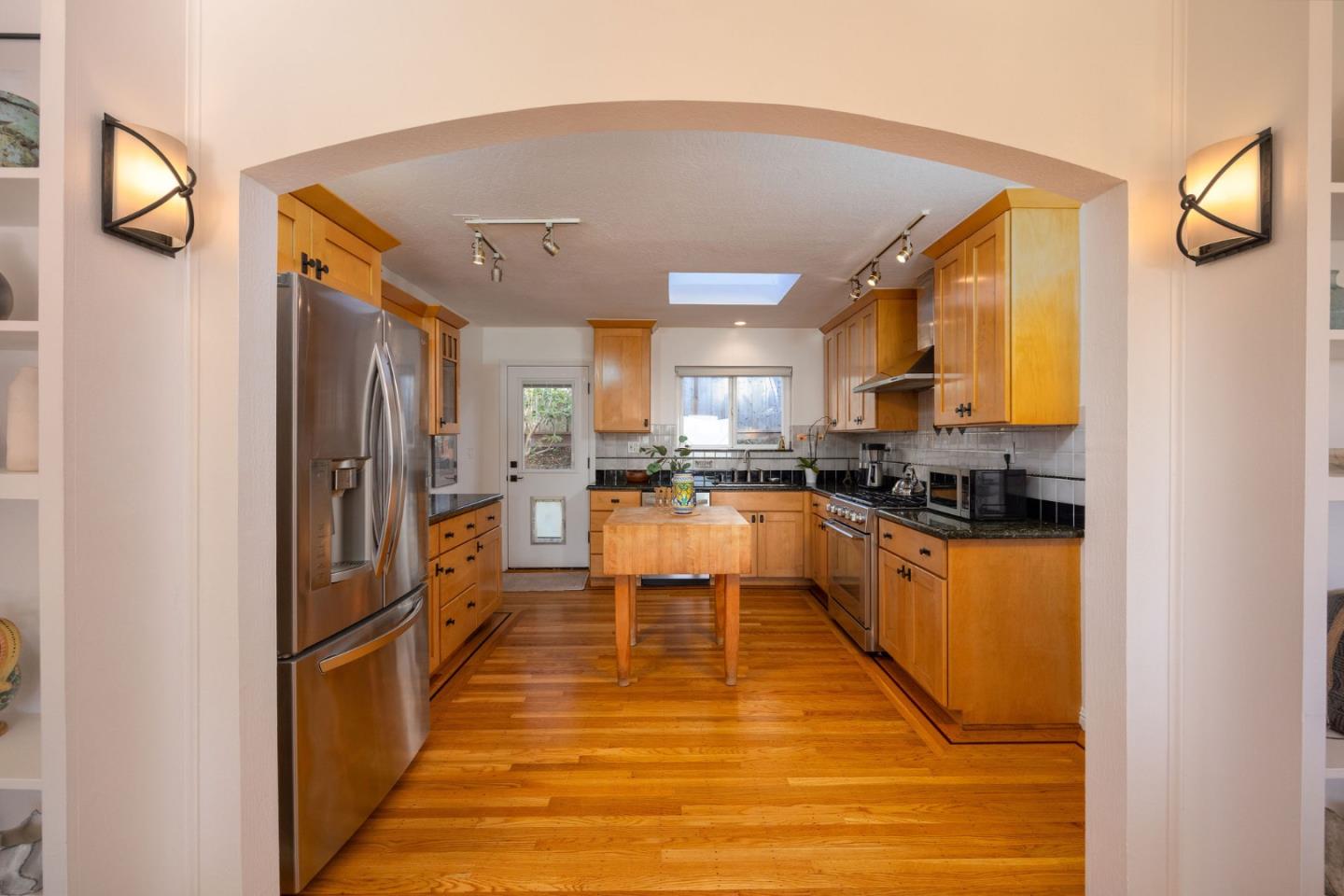 Detail Gallery Image 7 of 24 For 381 11th St, Montara,  CA 94037 - 2 Beds | 1 Baths