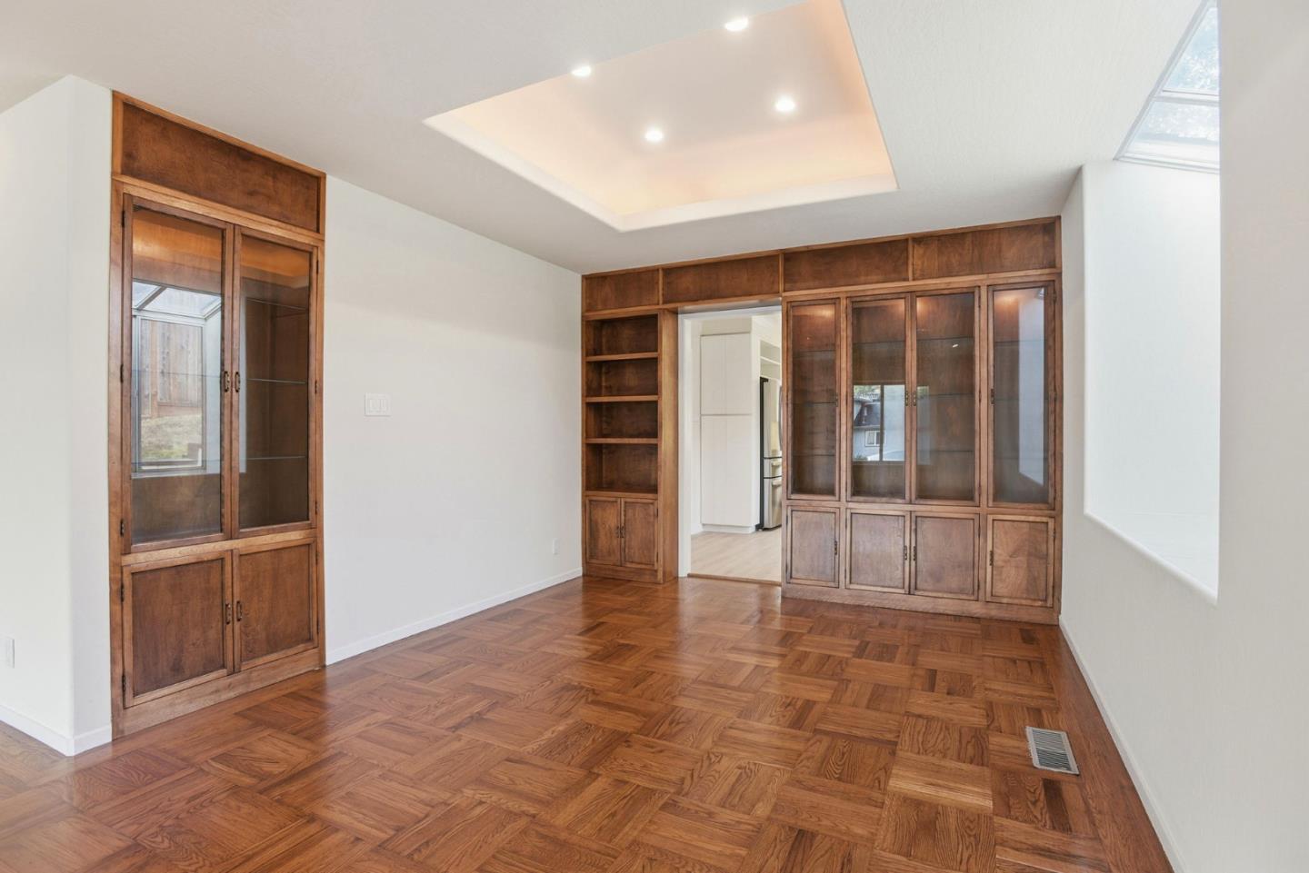 Detail Gallery Image 11 of 48 For 3300 El Sobrante St, San Mateo,  CA 94403 - 3 Beds | 2 Baths