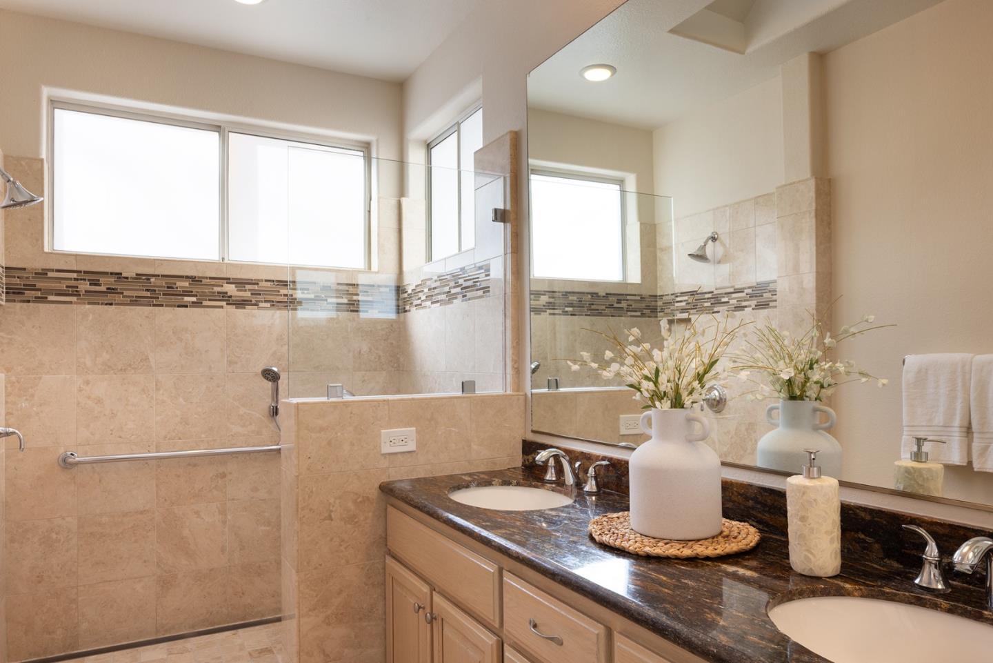 Detail Gallery Image 13 of 22 For 17776 Riverbend Rd, Salinas,  CA 93908 - 3 Beds | 2 Baths