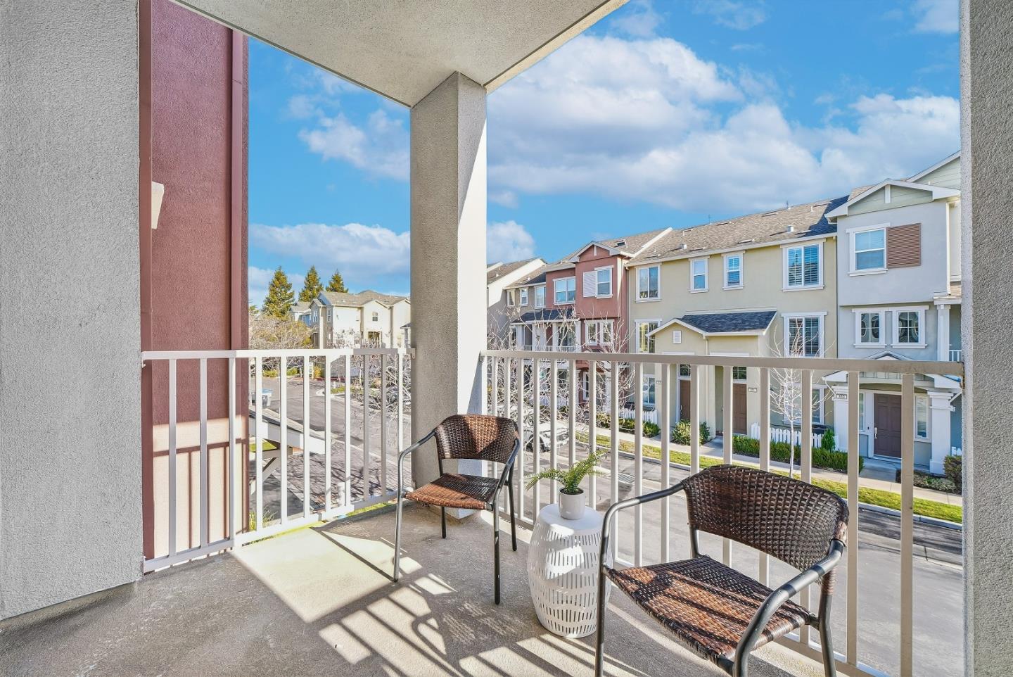 Detail Gallery Image 14 of 36 For 465 Bedford Loop, Mountain View,  CA 94043 - 2 Beds | 2/1 Baths