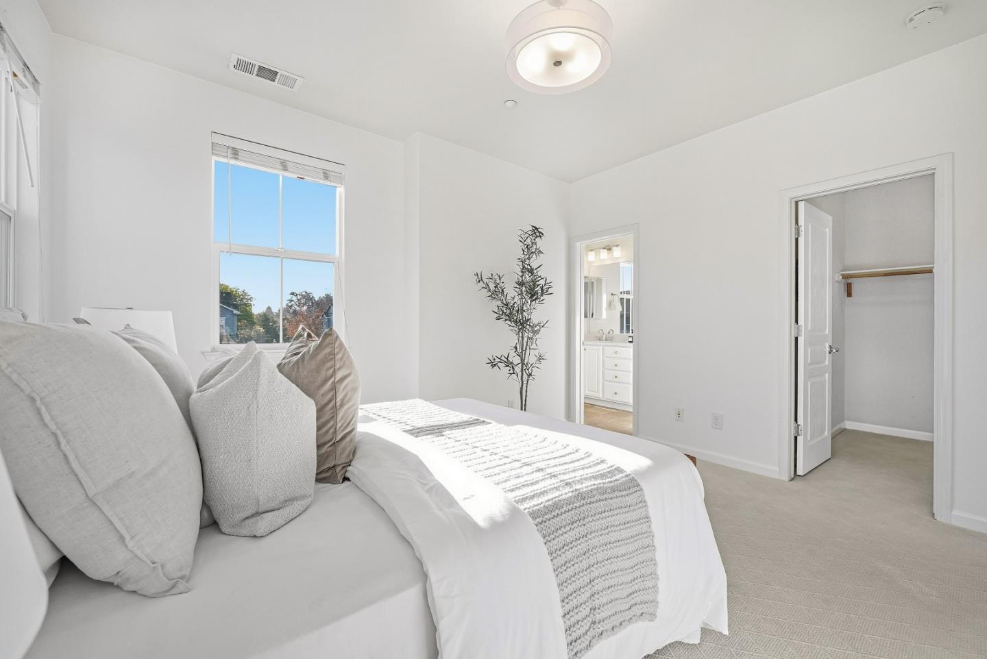 Detail Gallery Image 27 of 36 For 465 Bedford Loop, Mountain View,  CA 94043 - 2 Beds | 2/1 Baths