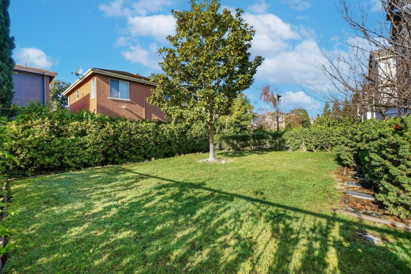 Detail Gallery Image 35 of 36 For 465 Bedford Loop, Mountain View,  CA 94043 - 2 Beds | 2/1 Baths