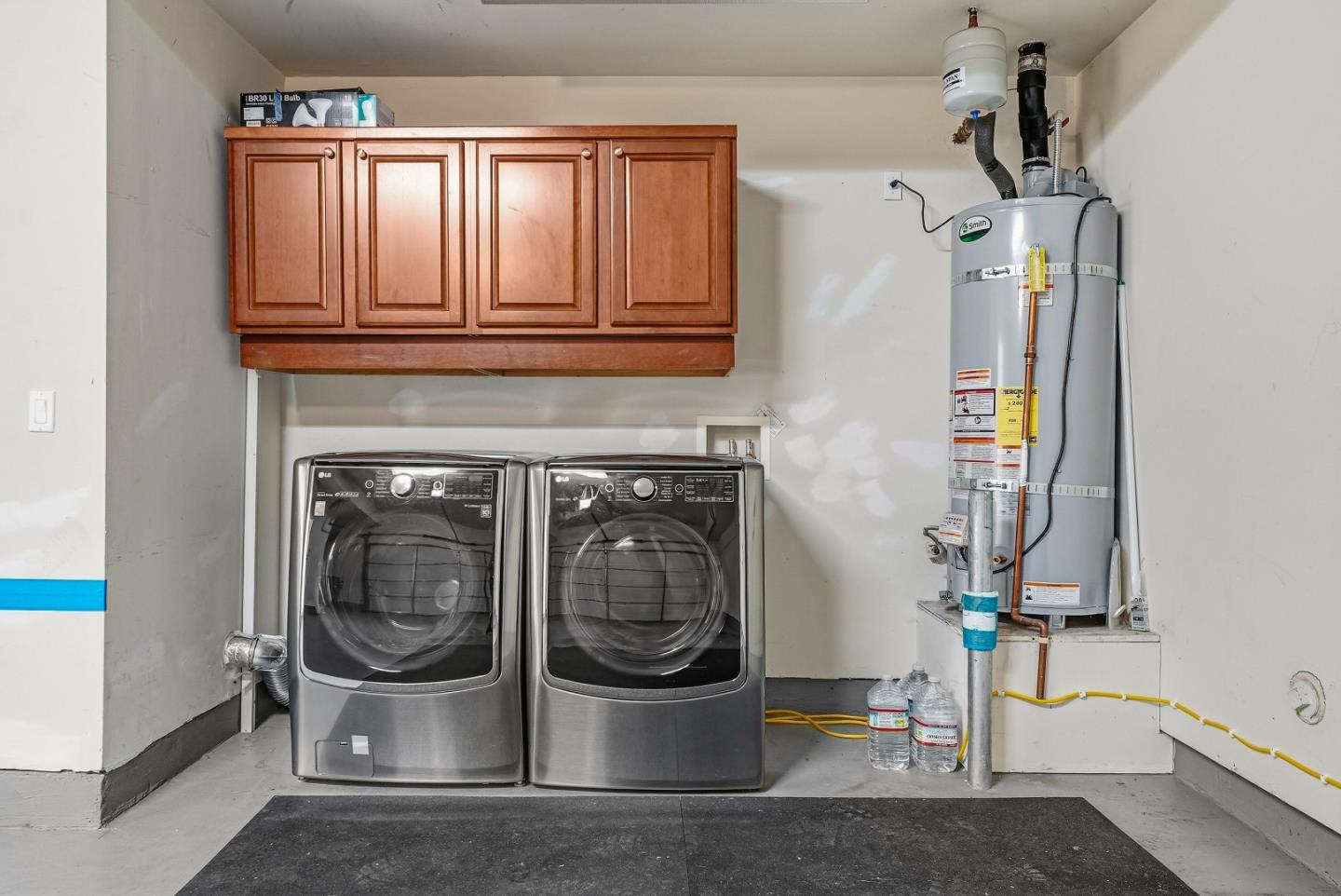 Detail Gallery Image 4 of 36 For 465 Bedford Loop, Mountain View,  CA 94043 - 2 Beds | 2/1 Baths