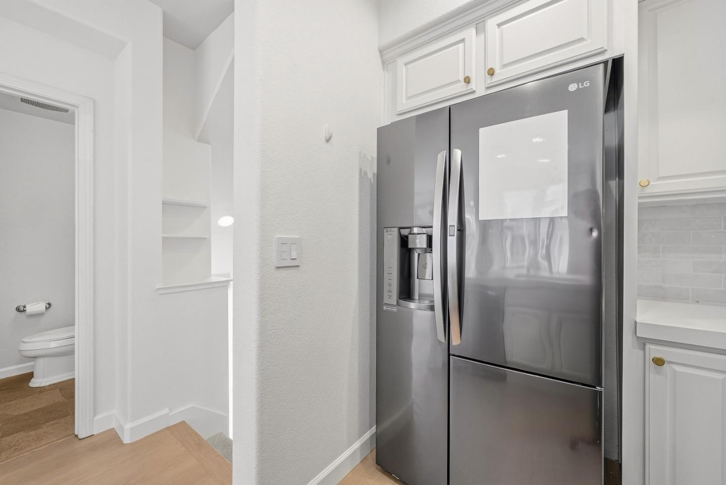 Detail Gallery Image 7 of 36 For 465 Bedford Loop, Mountain View,  CA 94043 - 2 Beds | 2/1 Baths