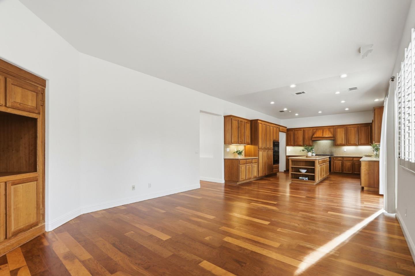 Detail Gallery Image 10 of 48 For 4157 Mystic Dr, San Jose,  CA 95124 - 5 Beds | 3 Baths