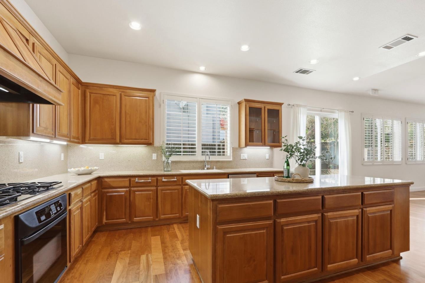 Detail Gallery Image 12 of 48 For 4157 Mystic Dr, San Jose,  CA 95124 - 5 Beds | 3 Baths