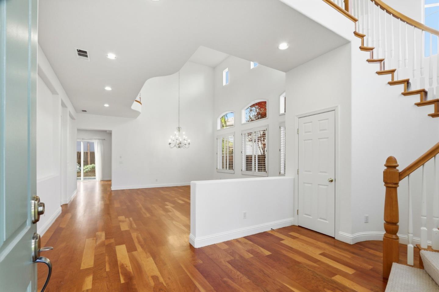 Detail Gallery Image 4 of 48 For 4157 Mystic Dr, San Jose,  CA 95124 - 5 Beds | 3 Baths