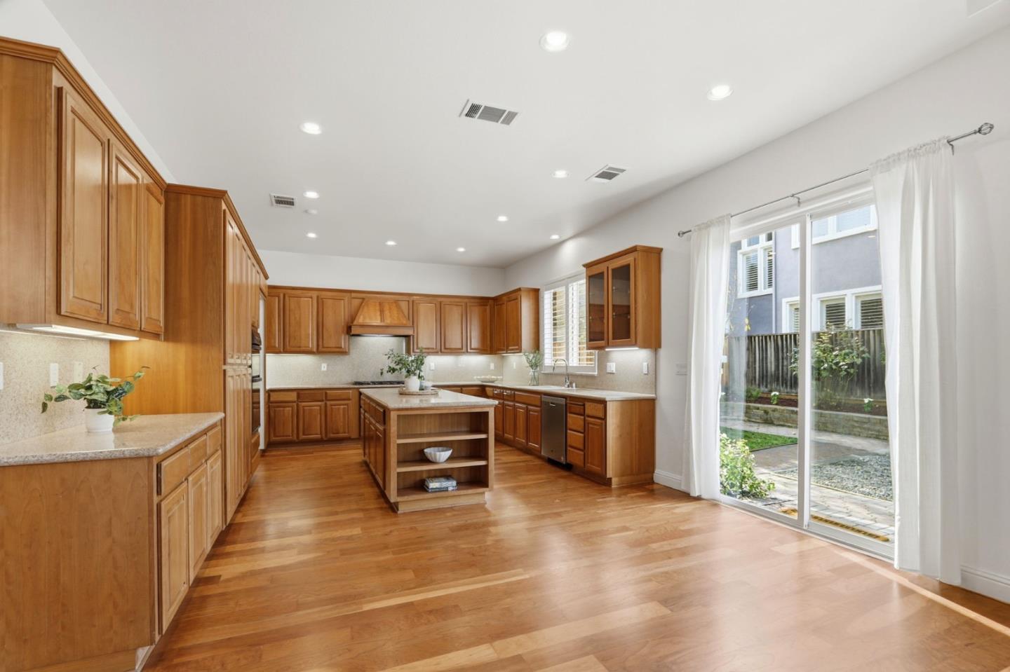 Detail Gallery Image 8 of 48 For 4157 Mystic Dr, San Jose,  CA 95124 - 5 Beds | 3 Baths