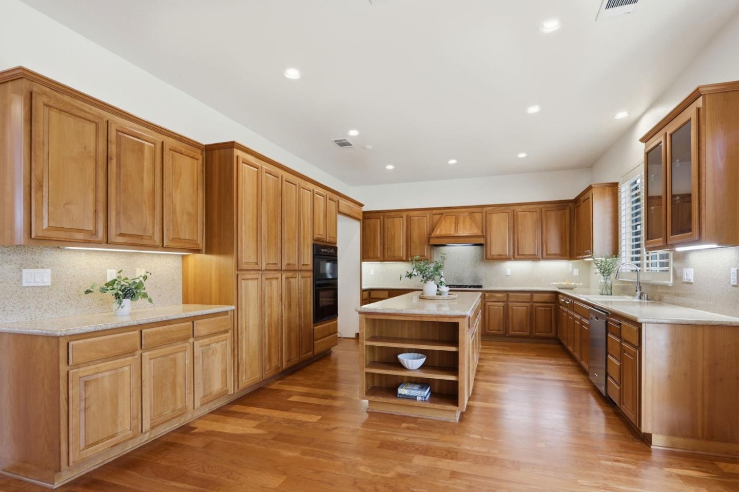 Detail Gallery Image 9 of 48 For 4157 Mystic Dr, San Jose,  CA 95124 - 5 Beds | 3 Baths