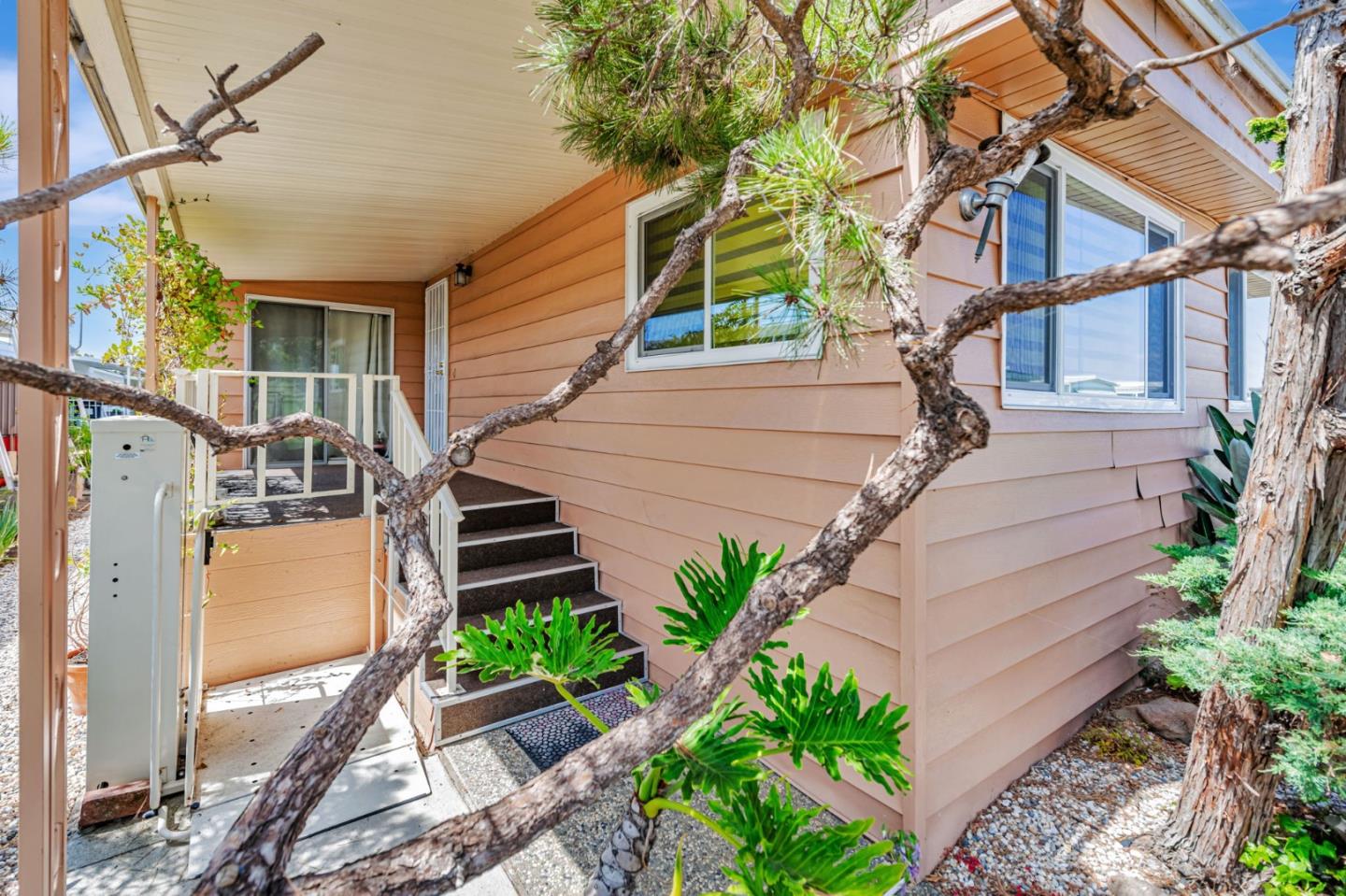 Detail Gallery Image 4 of 34 For 264 Santa Susana #0,  San Leandro,  CA 94579 - 2 Beds | 2 Baths