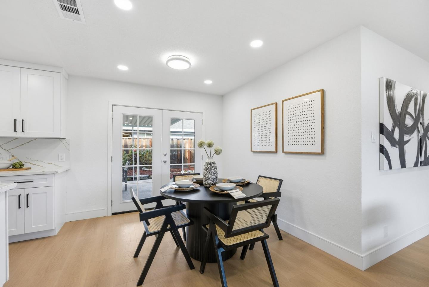 Detail Gallery Image 10 of 34 For 2165 Bray Ave, Santa Clara,  CA 95050 - 3 Beds | 2/1 Baths