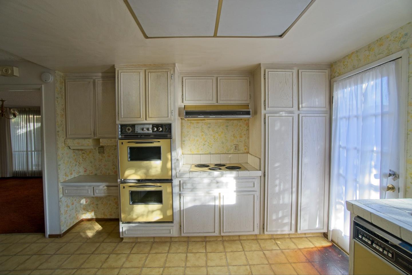 Detail Gallery Image 10 of 21 For 6256 Tracel Dr, San Jose,  CA 95129 - 3 Beds | 2/1 Baths