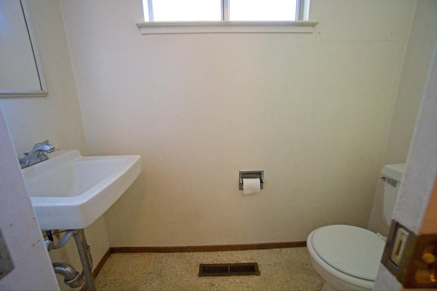 Detail Gallery Image 13 of 21 For 6256 Tracel Dr, San Jose,  CA 95129 - 3 Beds | 2/1 Baths