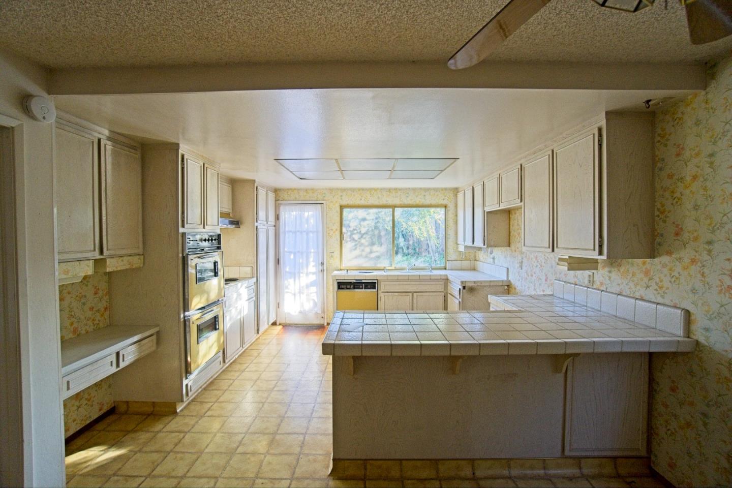 Detail Gallery Image 7 of 21 For 6256 Tracel Dr, San Jose,  CA 95129 - 3 Beds | 2/1 Baths