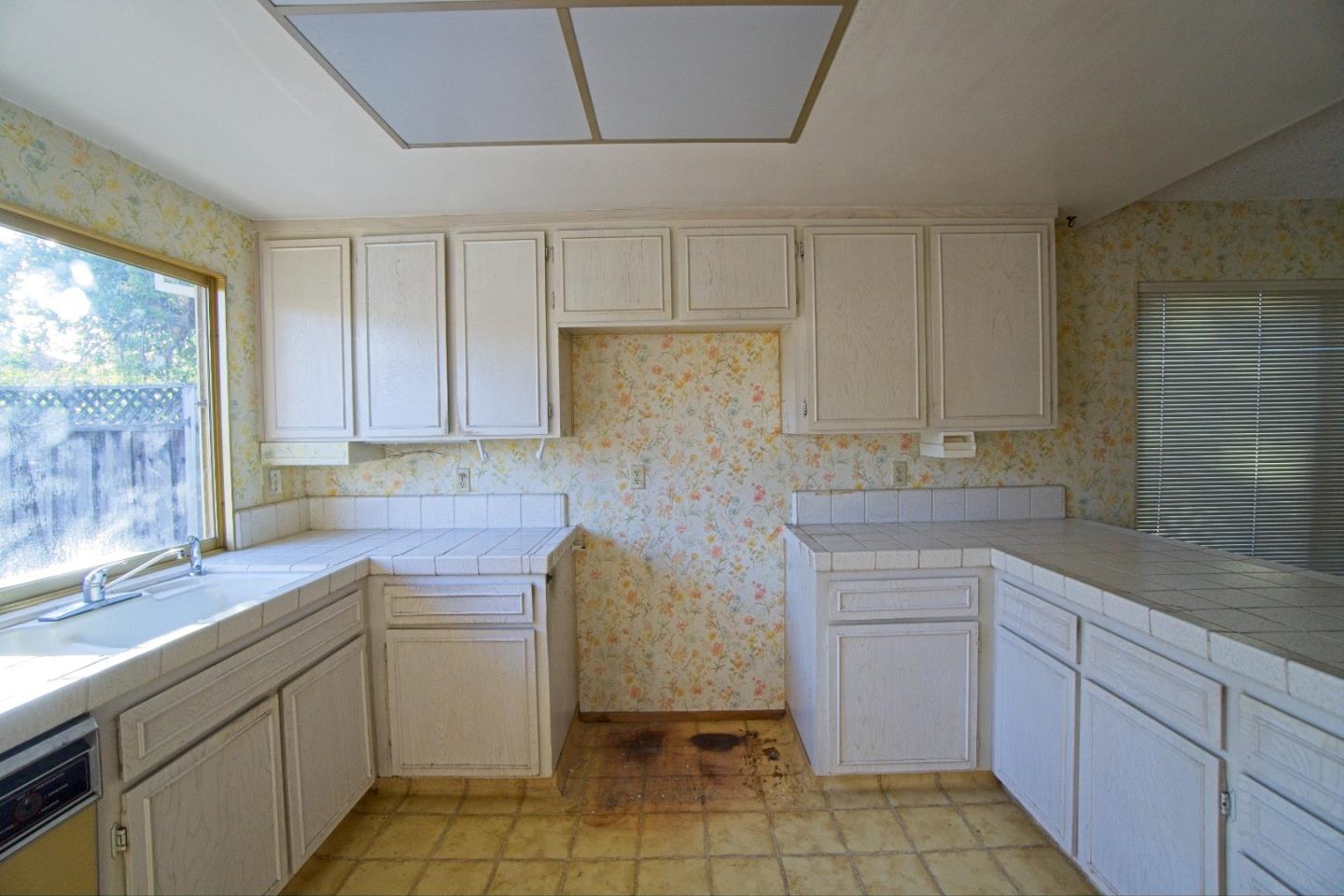 Detail Gallery Image 9 of 21 For 6256 Tracel Dr, San Jose,  CA 95129 - 3 Beds | 2/1 Baths