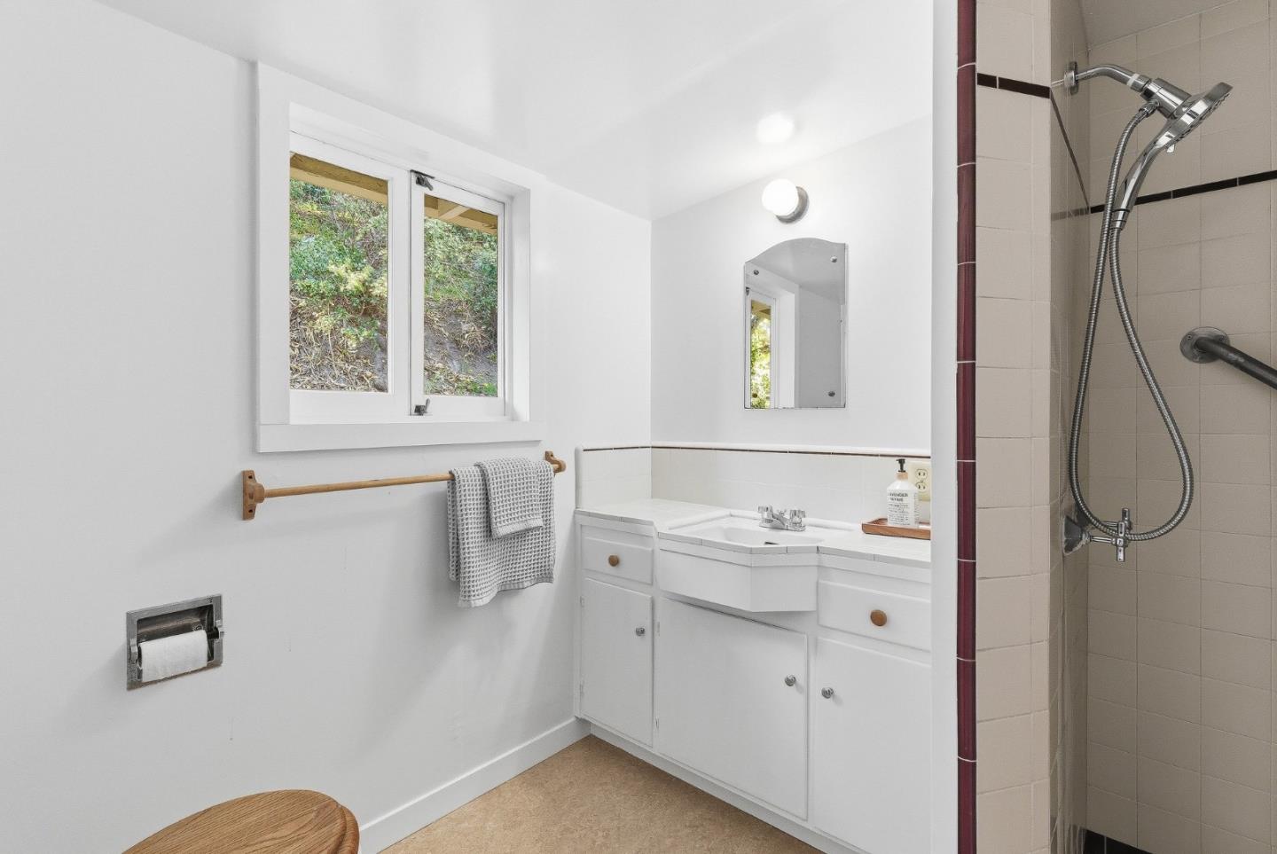 Detail Gallery Image 15 of 36 For 1520 Escalona Dr, Santa Cruz,  CA 95060 - 4 Beds | 2 Baths