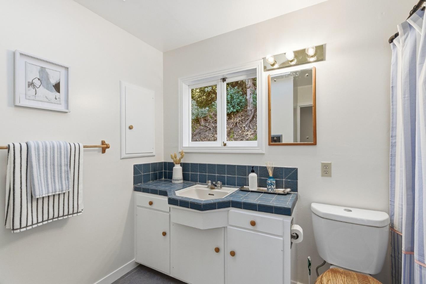 Detail Gallery Image 25 of 36 For 1520 Escalona Dr, Santa Cruz,  CA 95060 - 4 Beds | 2 Baths