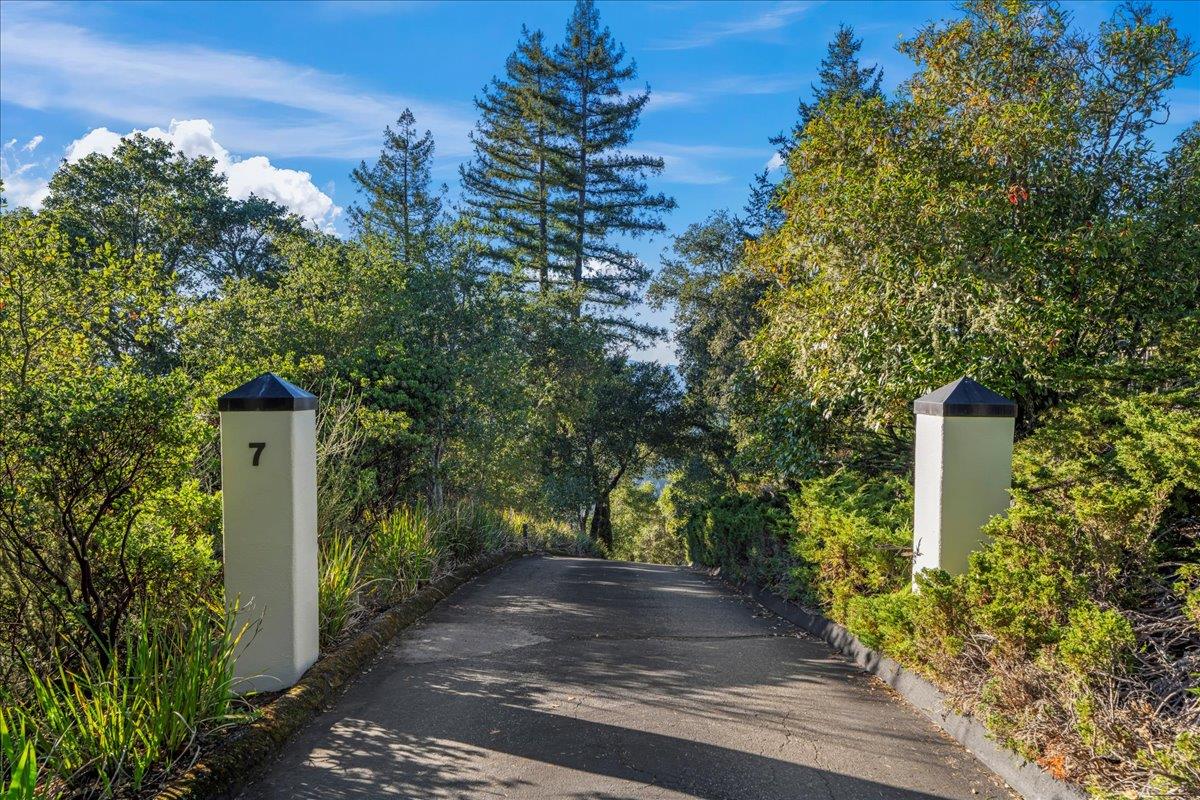 Detail Gallery Image 8 of 50 For 7 N Name Rd, Los Gatos,  CA 95033 - 3 Beds | 3 Baths