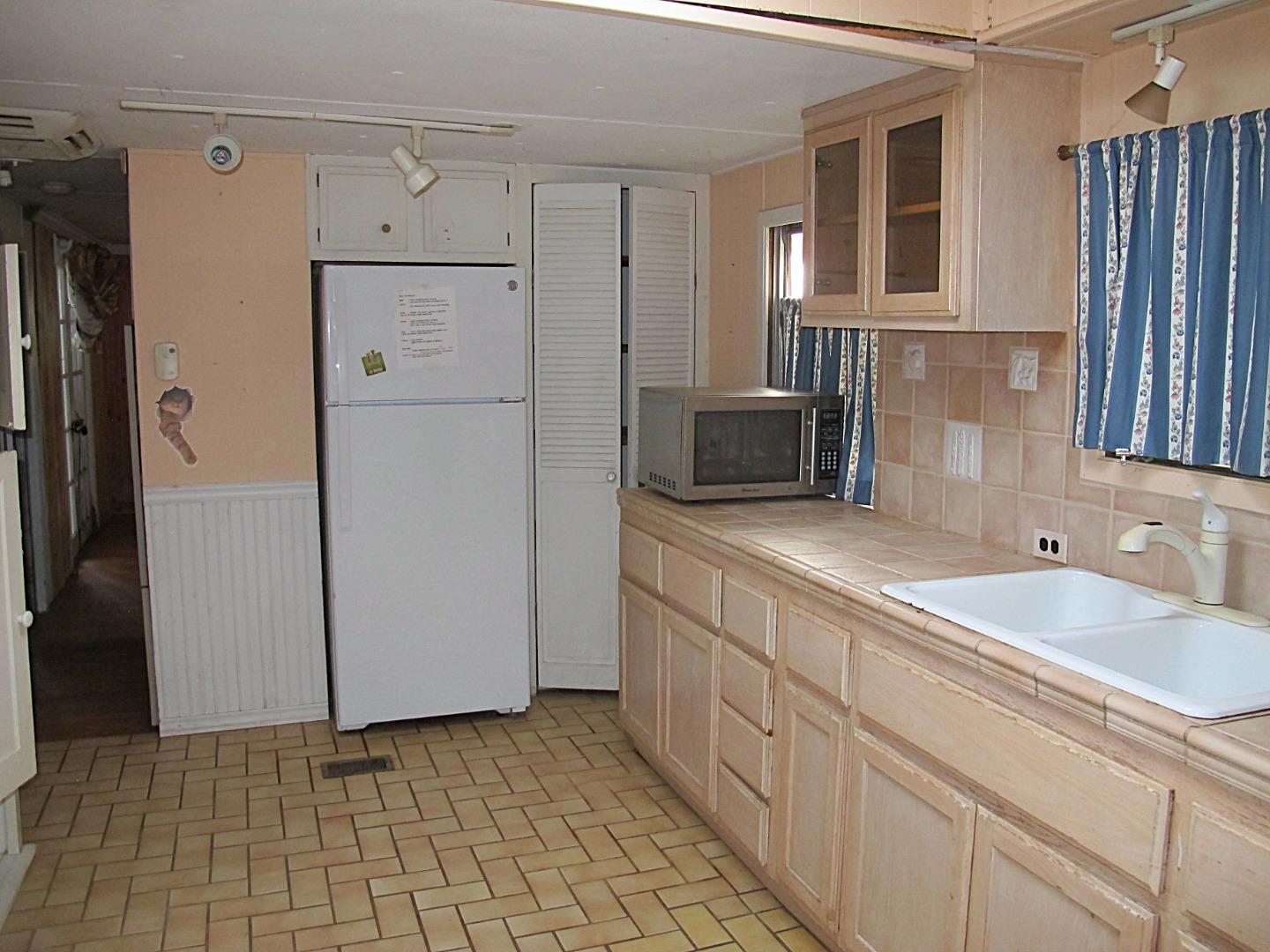 Detail Gallery Image 8 of 13 For 2355 Brommer #4,  Santa Cruz,  CA 95062 - 2 Beds | 1/1 Baths