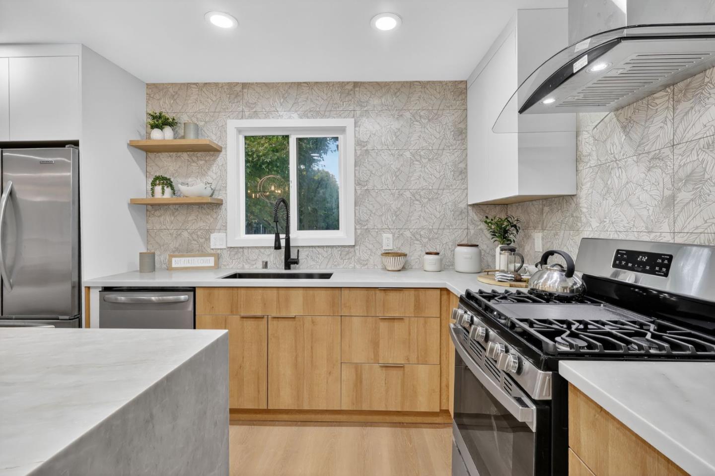 Detail Gallery Image 9 of 36 For 903 Lanewood Dr, San Jose,  CA 95125 - 4 Beds | 2 Baths