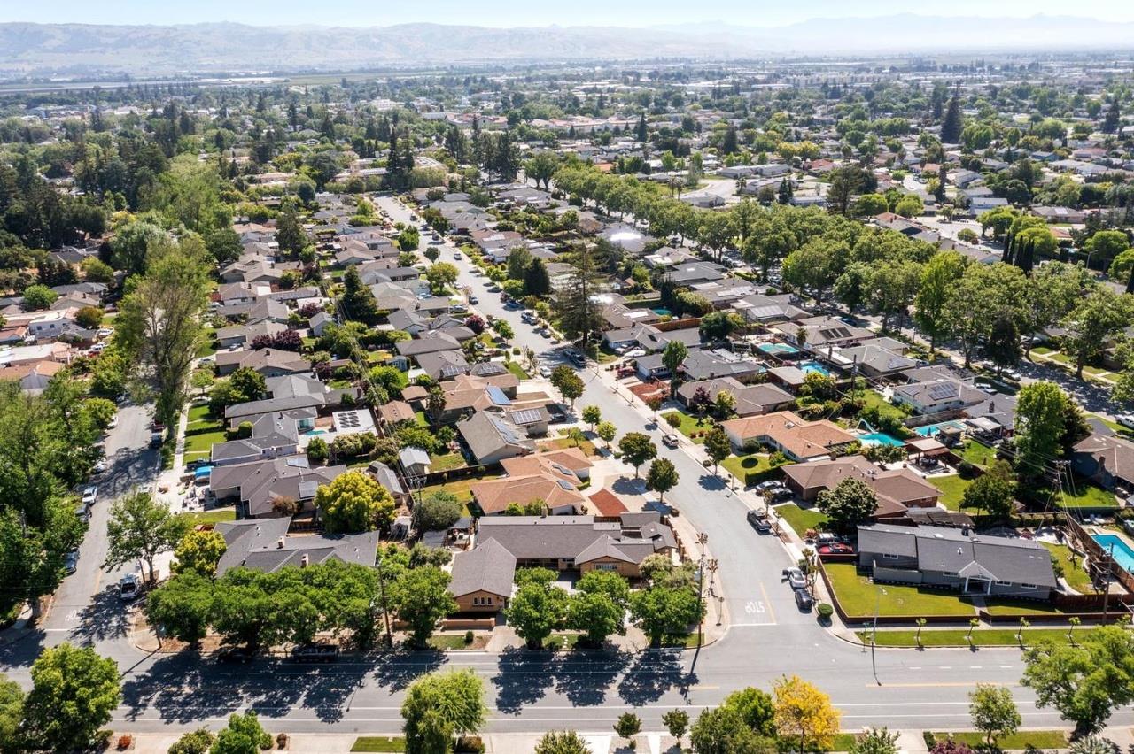 Detail Gallery Image 5 of 33 For 7460 Miller Ave, Gilroy,  CA 95020 - 4 Beds | 2/1 Baths