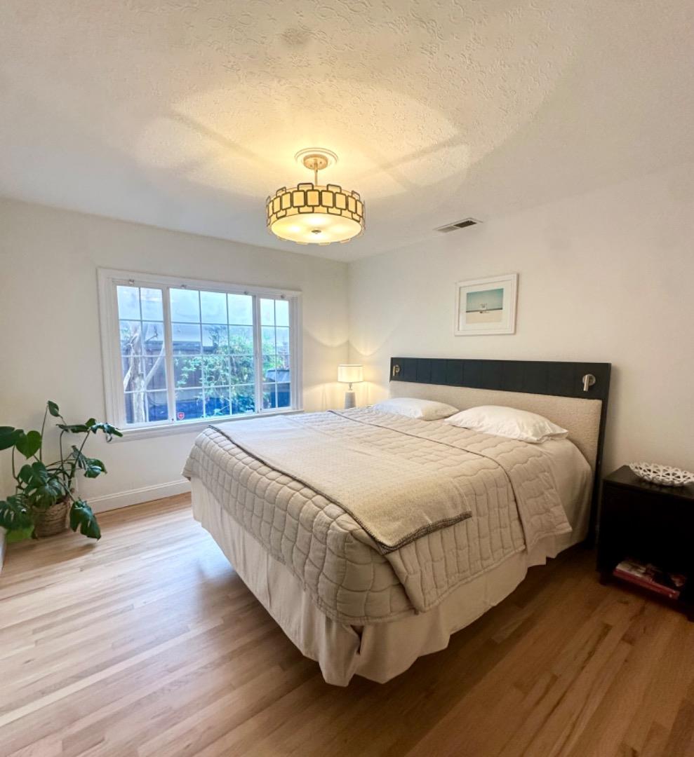 Detail Gallery Image 6 of 18 For 456 King St, Redwood City,  CA 94062 - 3 Beds | 1 Baths