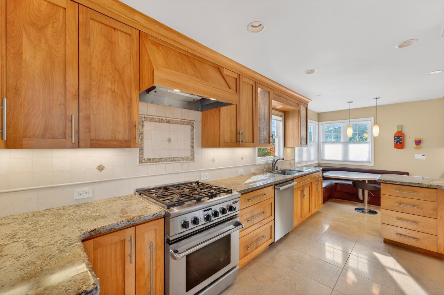 Detail Gallery Image 16 of 50 For 1621 Elm St, San Carlos,  CA 94070 - 3 Beds | 2/1 Baths