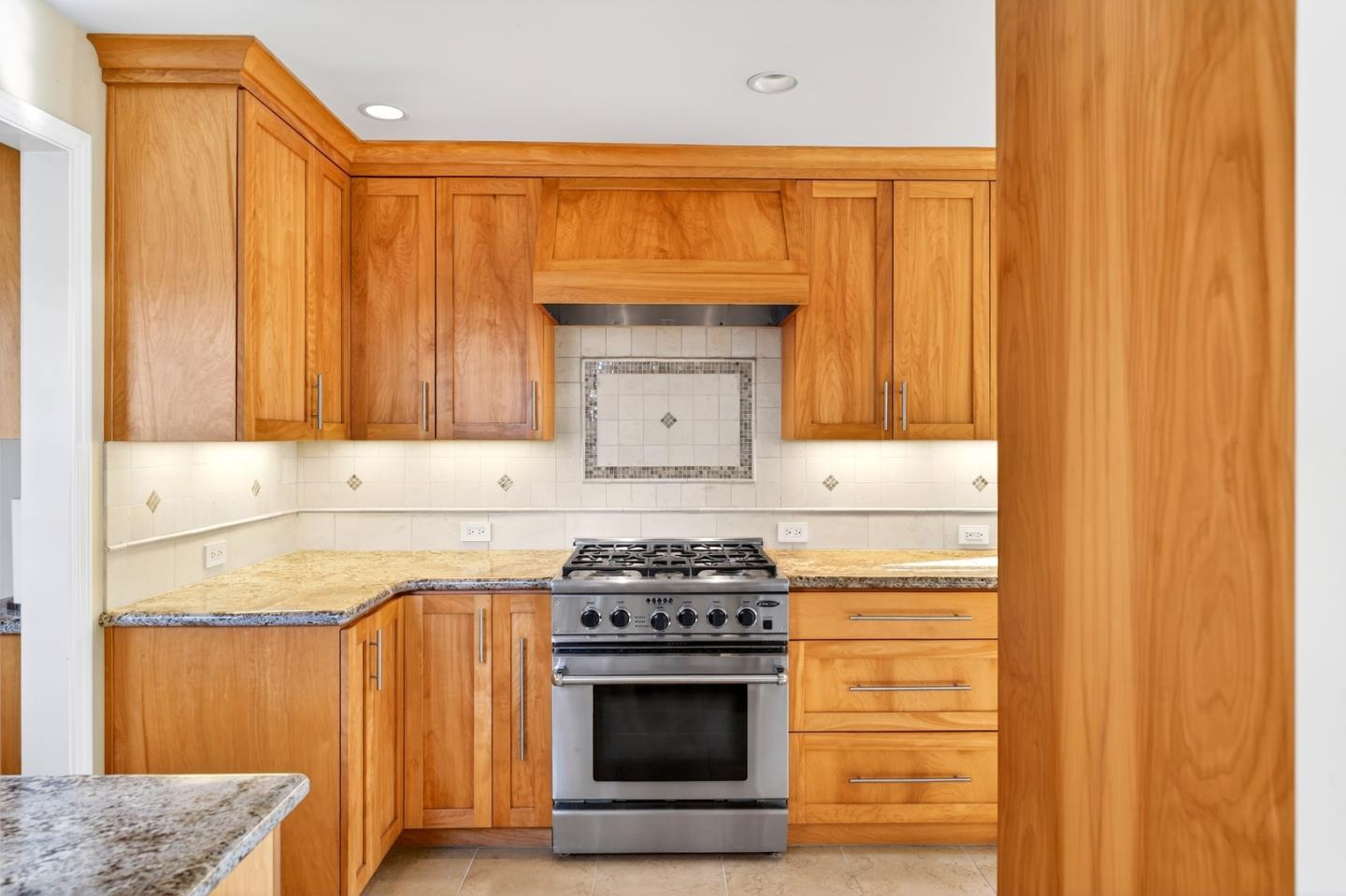 Detail Gallery Image 20 of 50 For 1621 Elm St, San Carlos,  CA 94070 - 3 Beds | 2/1 Baths