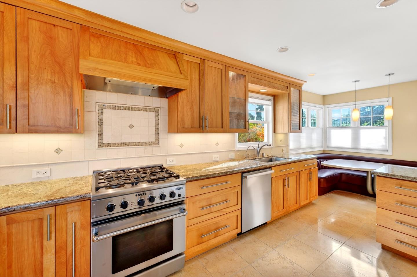 Detail Gallery Image 21 of 50 For 1621 Elm St, San Carlos,  CA 94070 - 3 Beds | 2/1 Baths